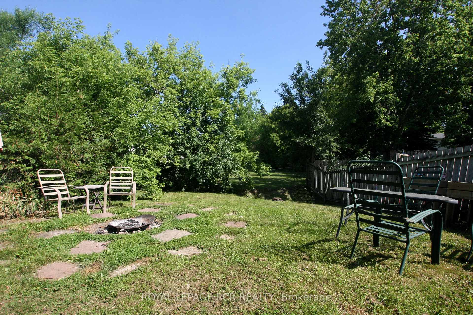 Photo 16 of 516 Pineview Gardens, Shelburne — HOMEH