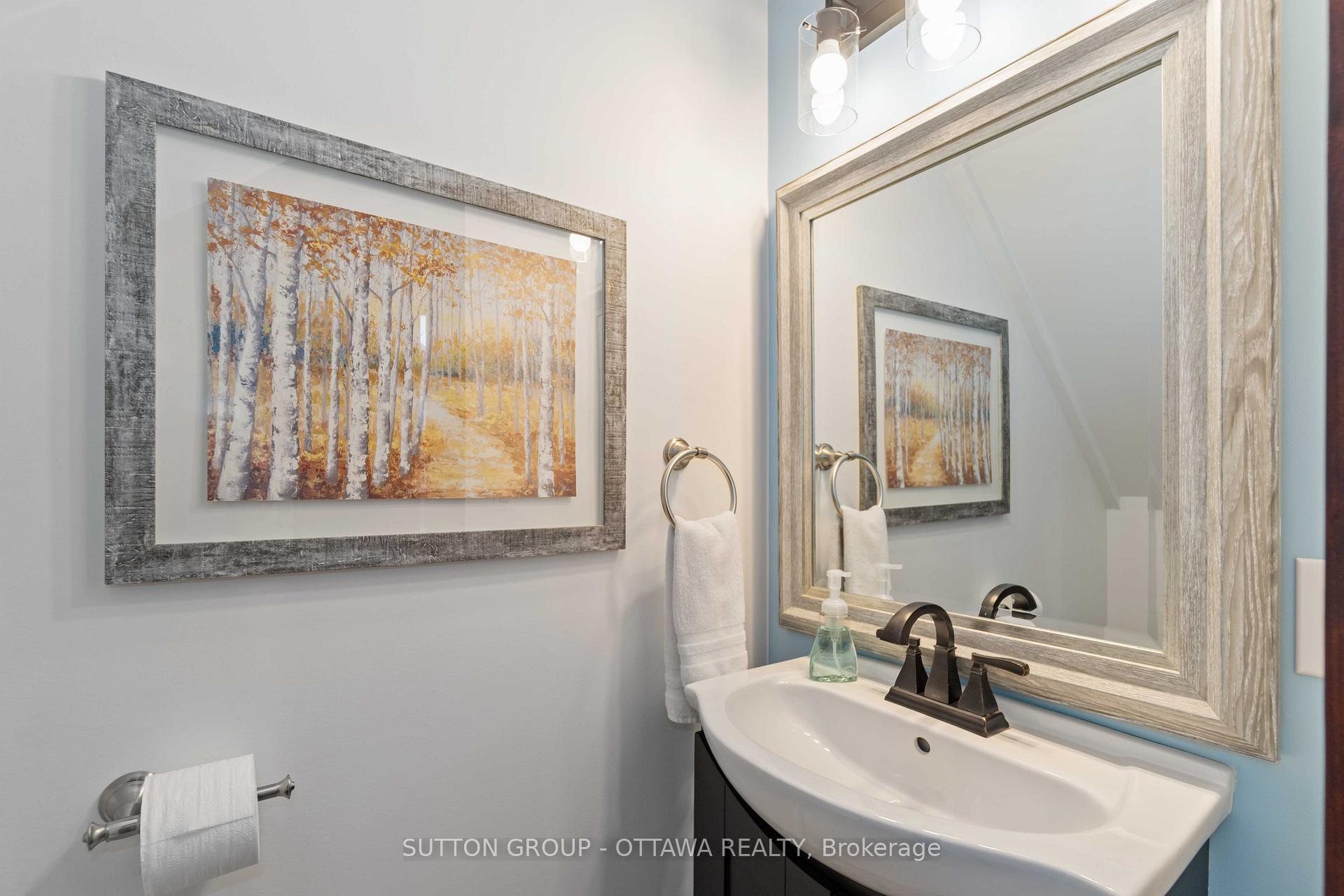 Photo 2 of 25 James Street, Smiths Falls — HOMEH