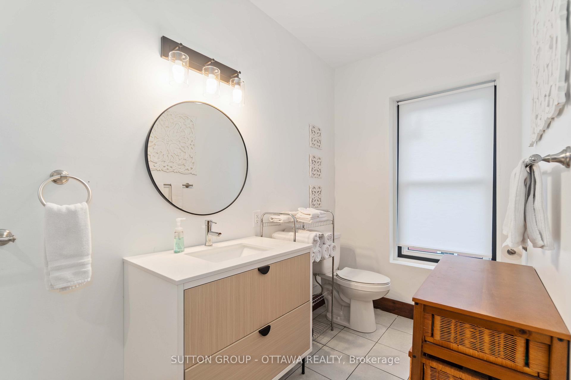 Photo 7 of 25 James Street, Smiths Falls — HOMEH