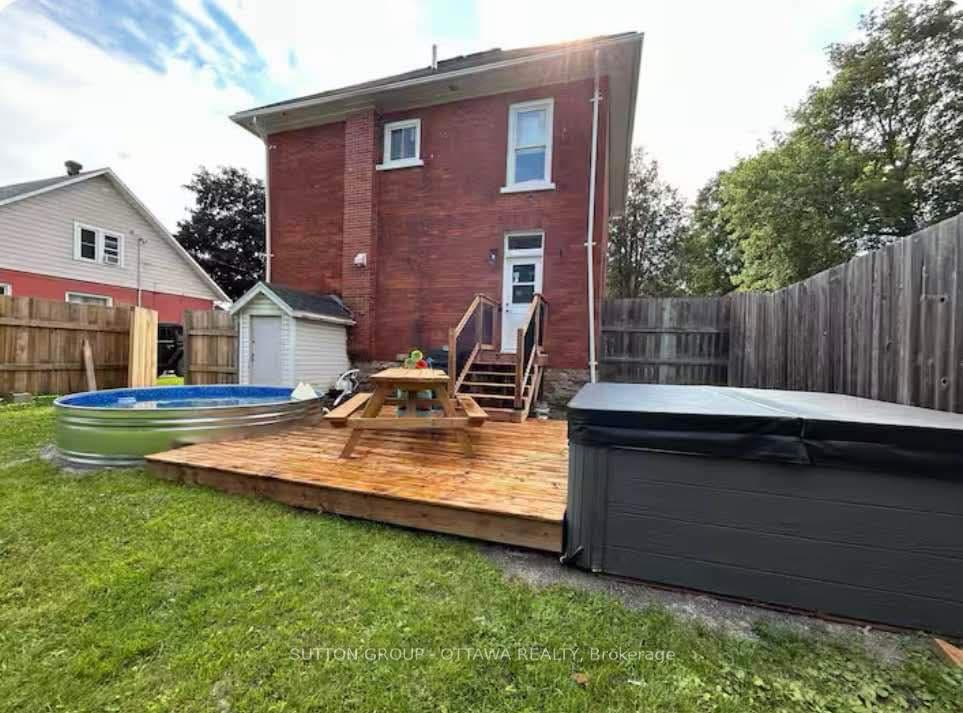 Photo 18 of 25 James Street, Smiths Falls — HOMEH
