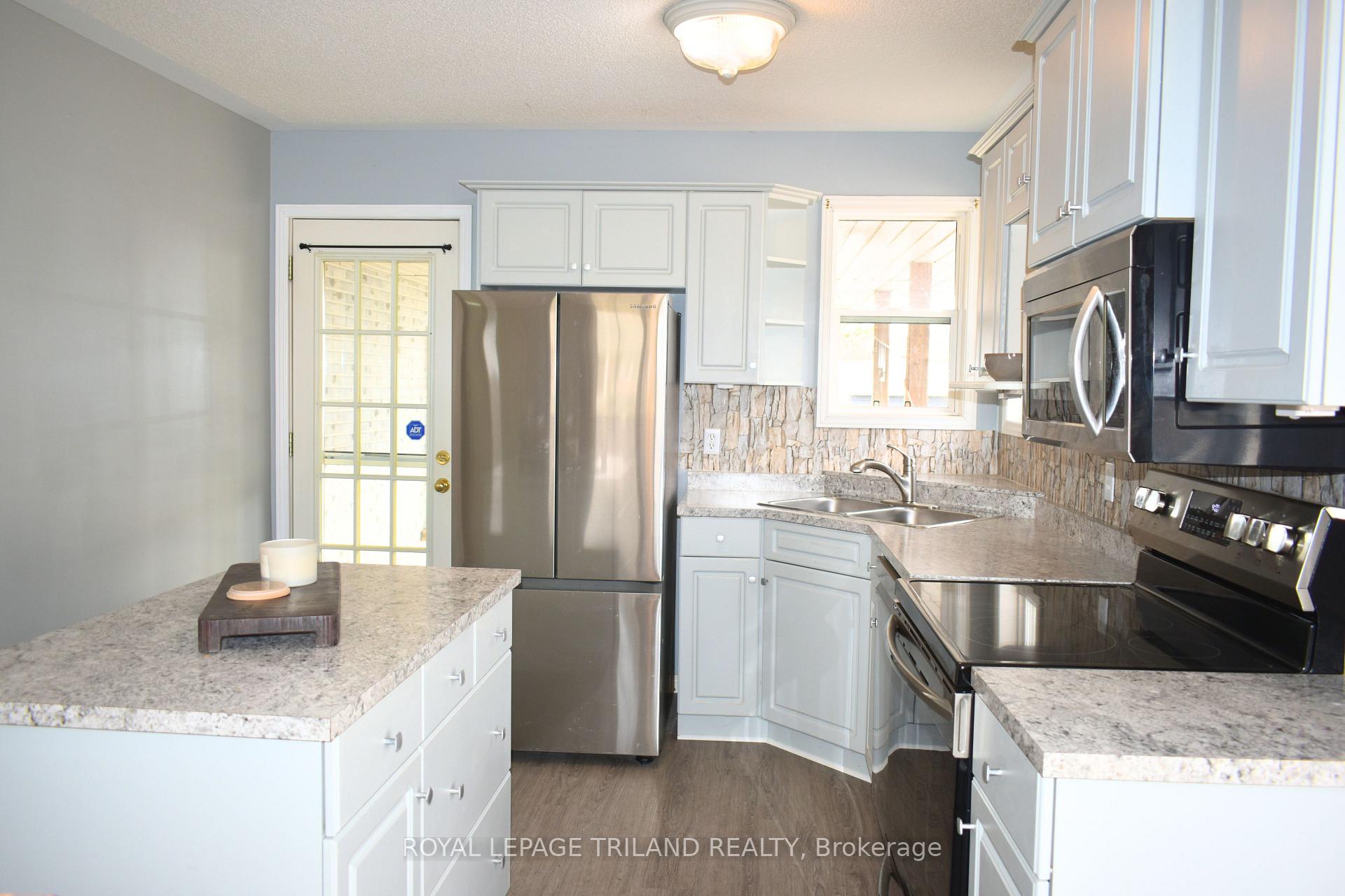 Photo 3 of 41850 James Street, Southwold, Rural Southwold — HOMEH