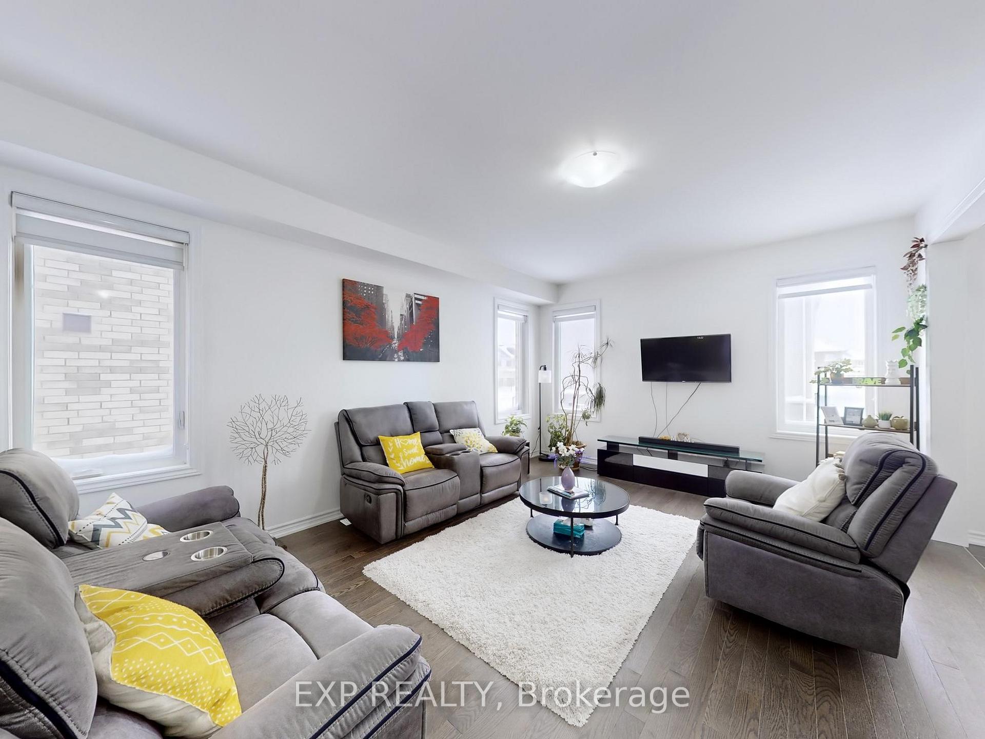 Photo 3 of 32 Doc Lougheed Avenue, Grey Highlands — HOMEH