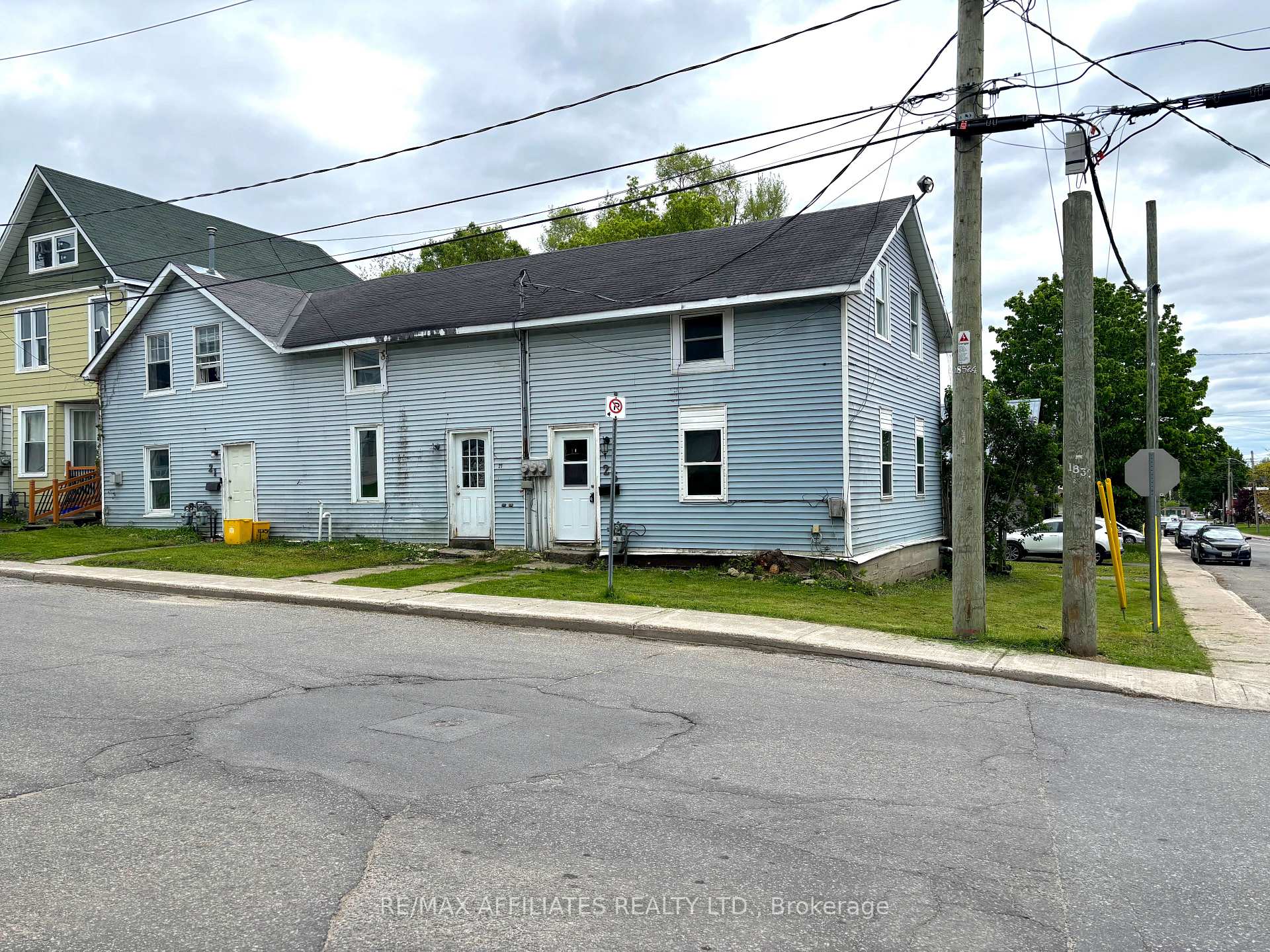 Photo 2 of 25 Church Street W, Smiths Falls — HOMEH