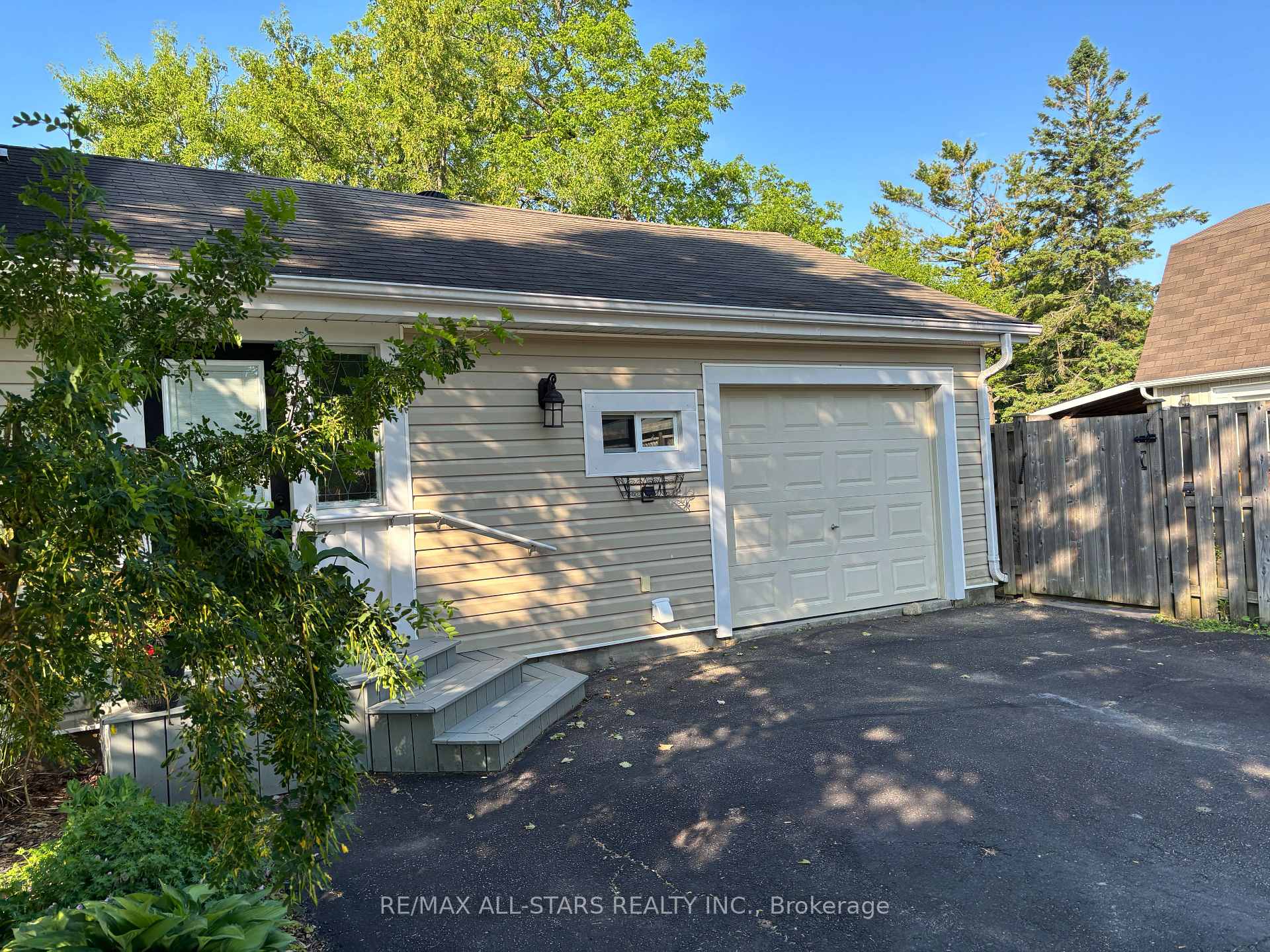 Photo 4 of 2 Henrietta Street, Scugog, Rural Scugog — HOMEH