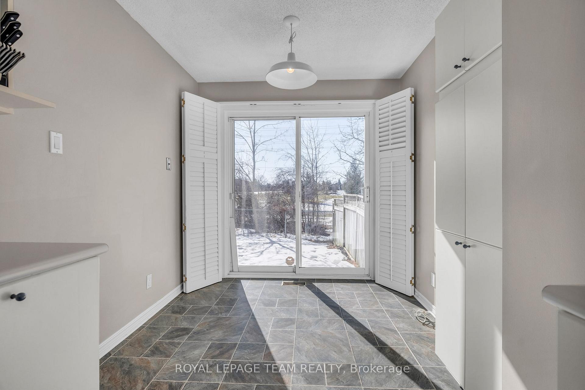 Photo 6 of 64 Westpointe Crescent, Ottawa, Centrepointe — HOMEH