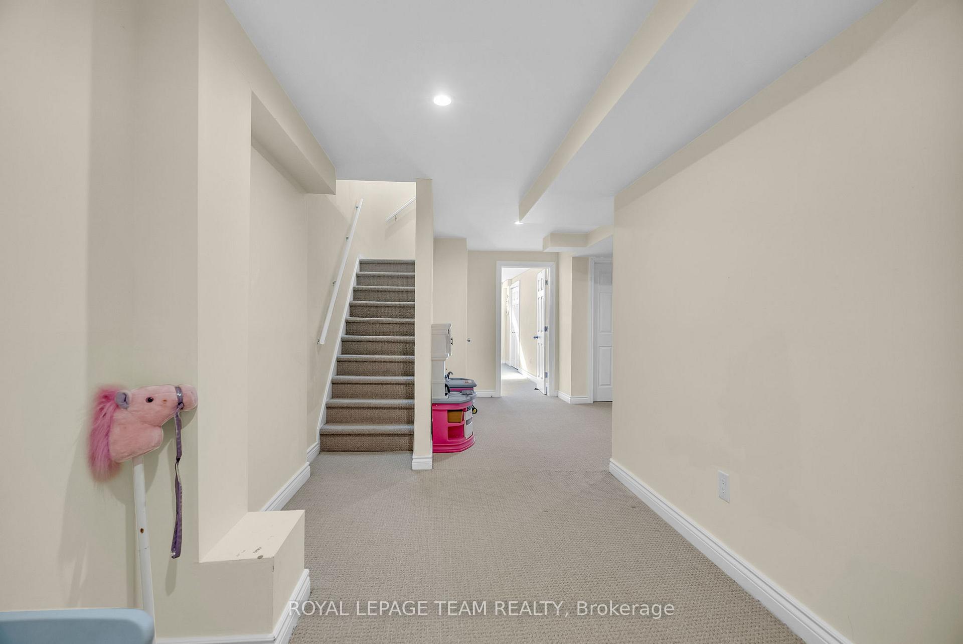 Photo 15 of 64 Westpointe Crescent, Ottawa, Centrepointe — HOMEH
