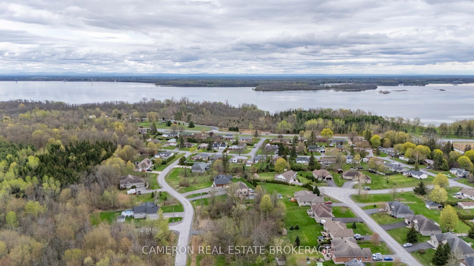 Photo 7 of 14 Primrose Lane, South Stormont, Long Sault — HOMEH