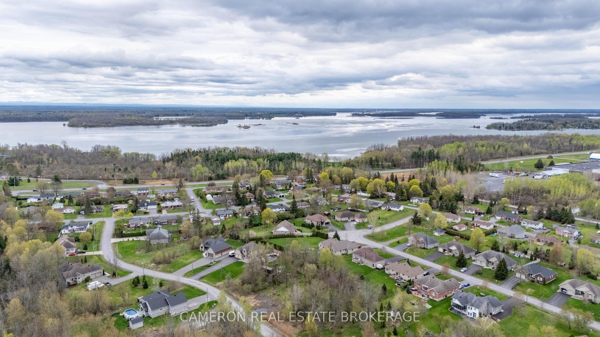 Photo 8 of 14 Primrose Lane, South Stormont, Long Sault — HOMEH