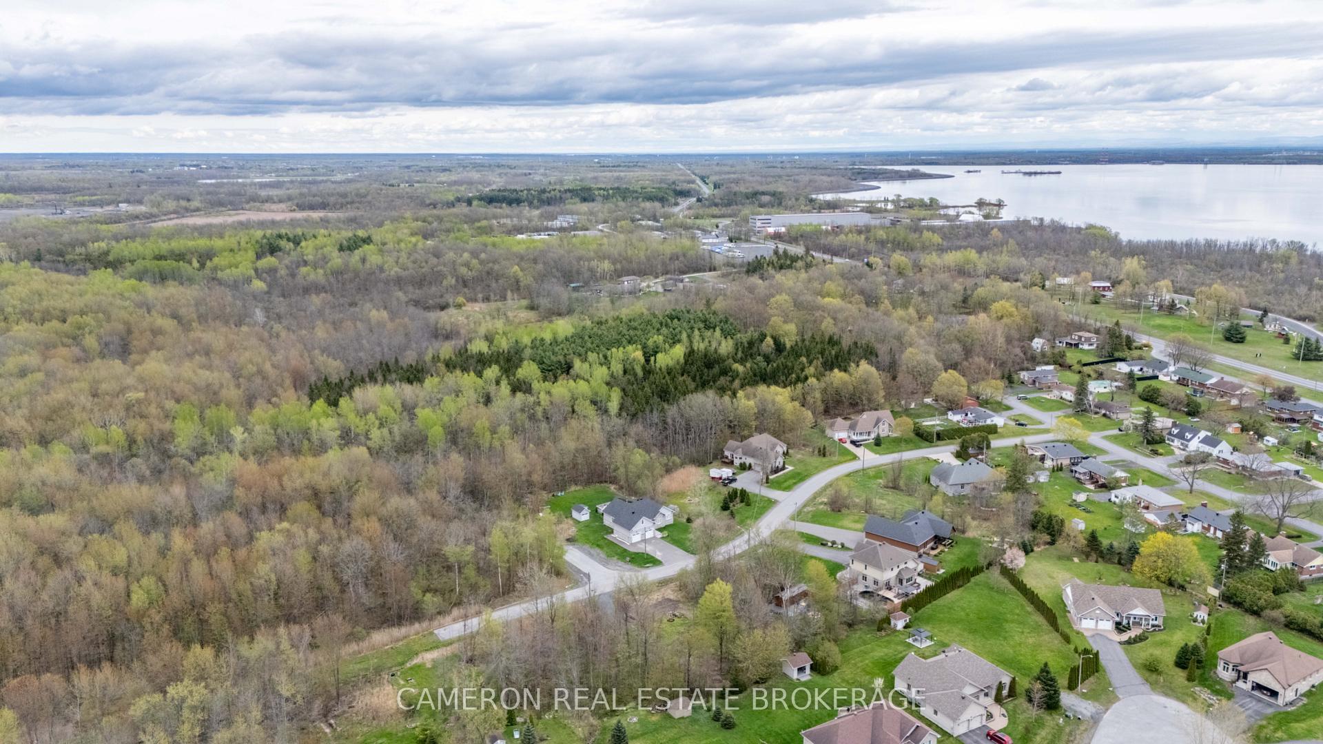 Photo 9 of 14 Primrose Lane, South Stormont, Long Sault — HOMEH