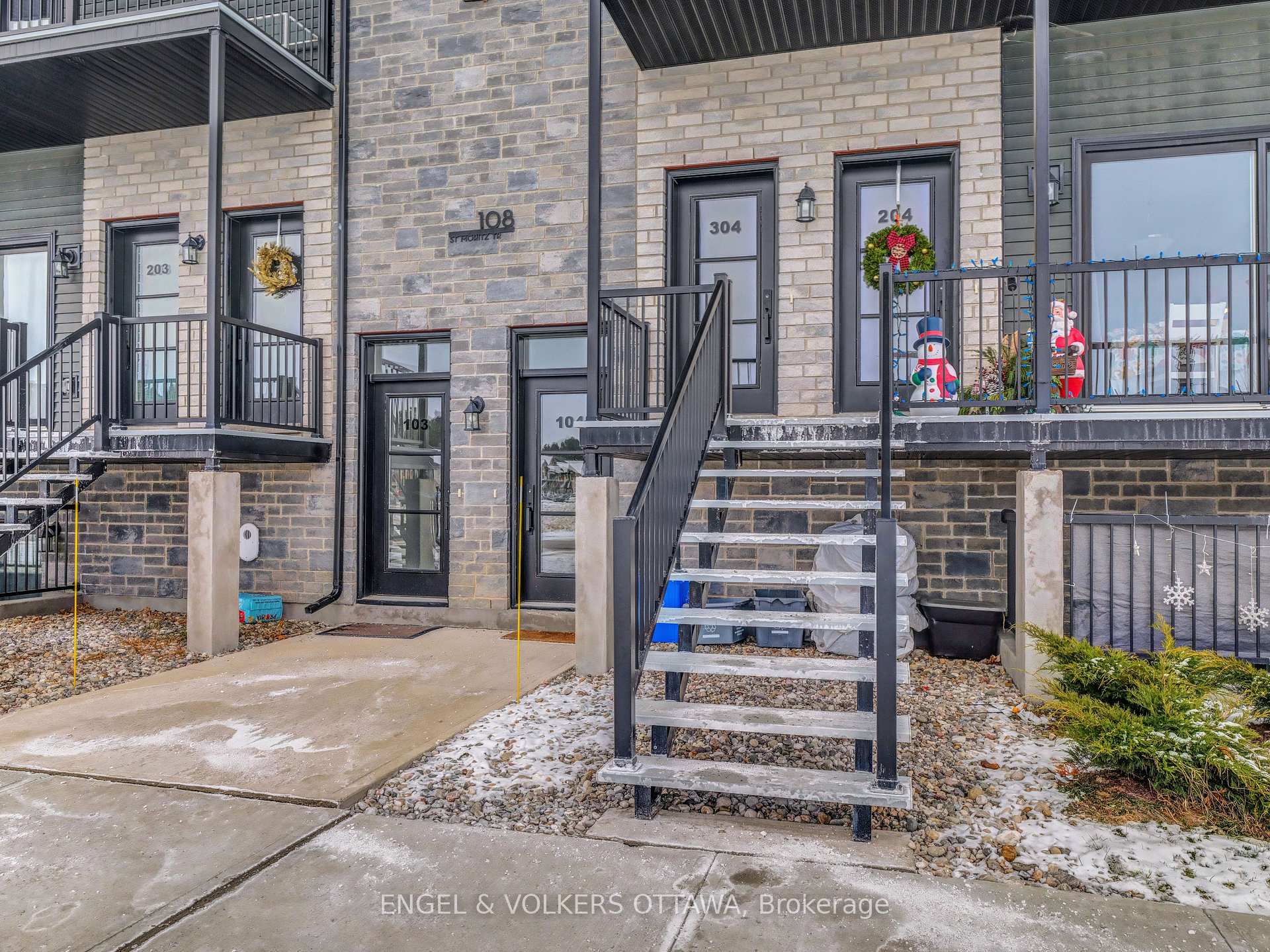 Photo 2 of Unit 304, 108 St Moritz Trail, Embrun — HOMEH