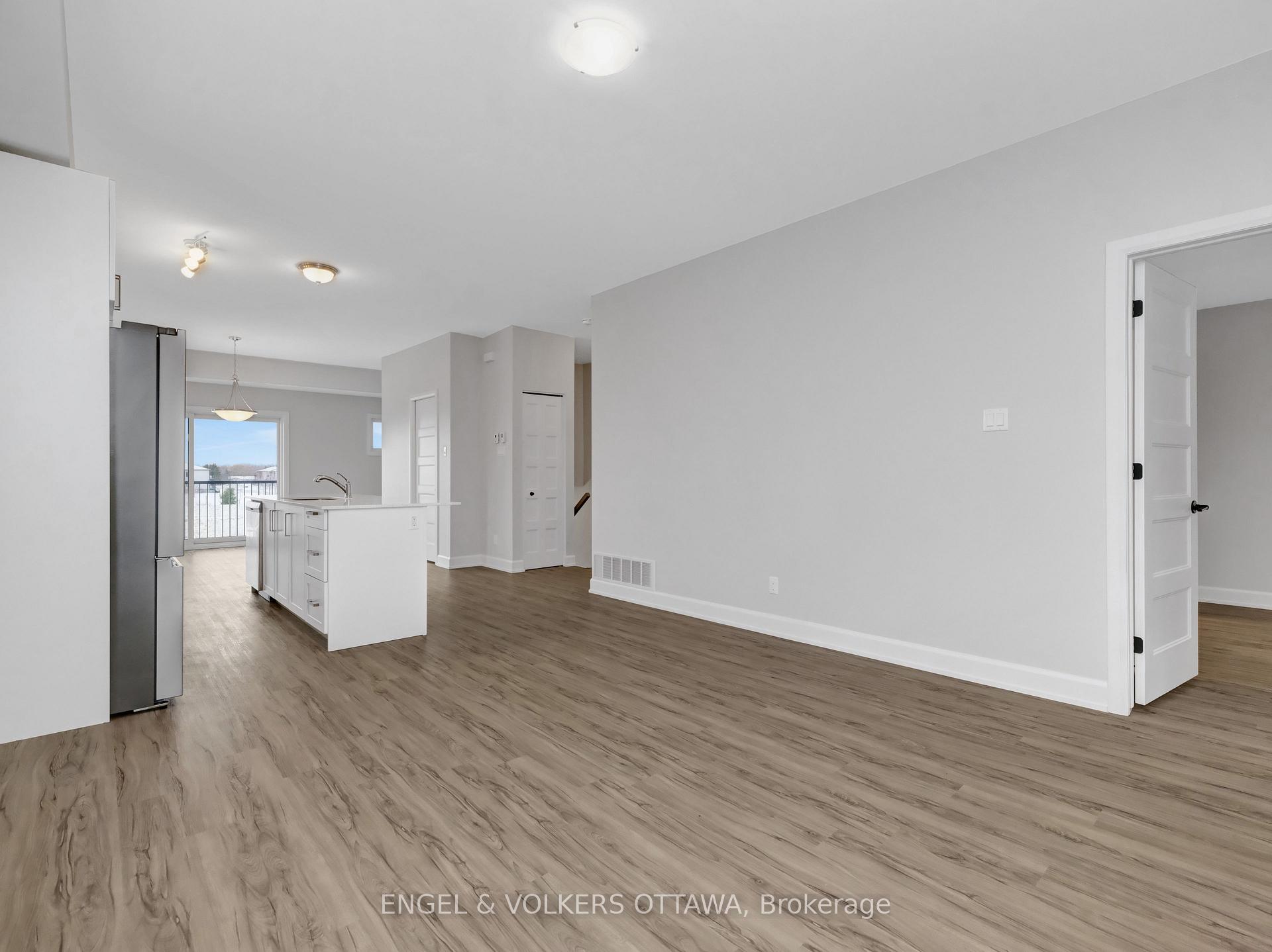 Photo 7 of Unit 304, 108 St Moritz Trail, Embrun — HOMEH