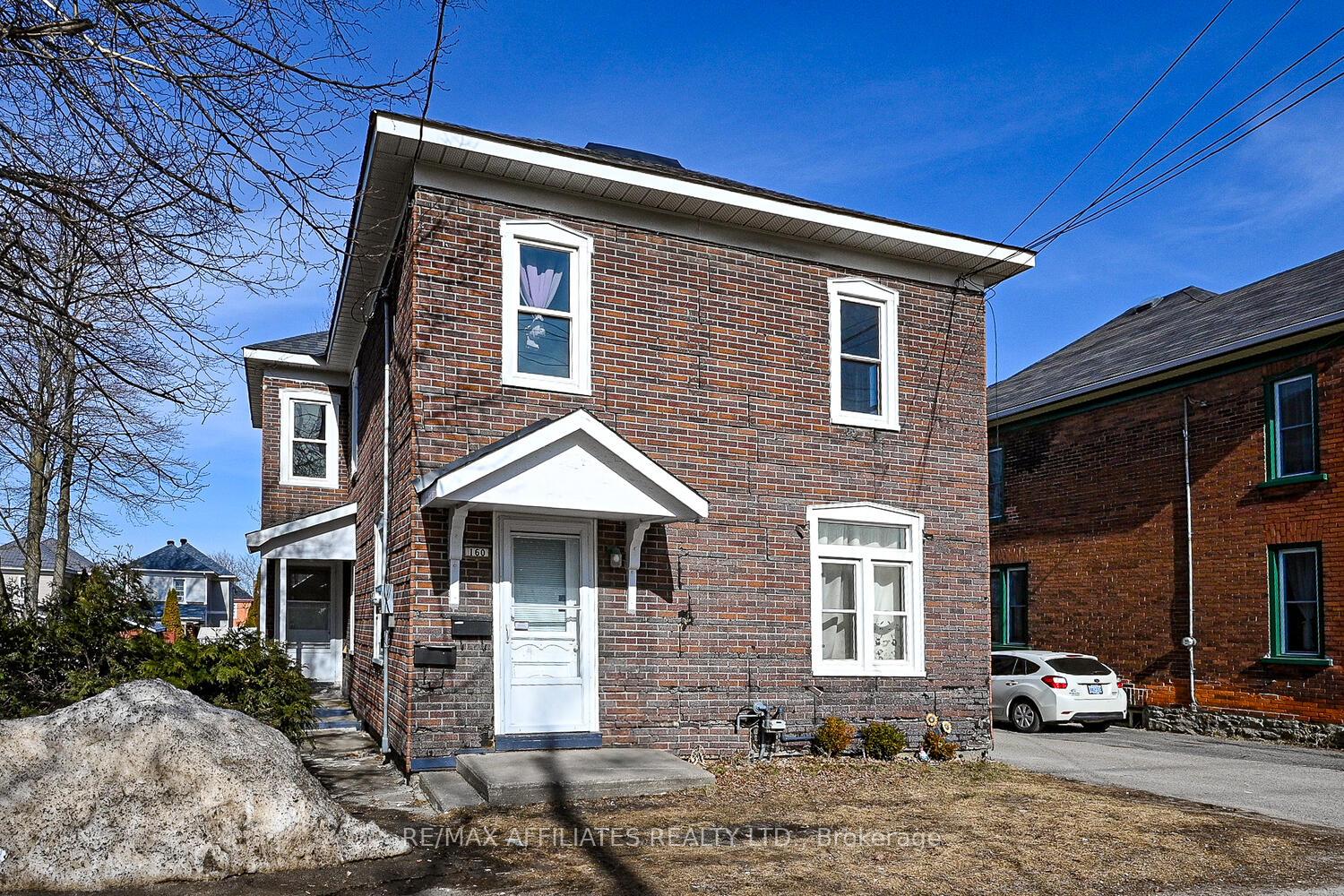 Photo 3 of 160 Chambers Street, Smiths Falls — HOMEH