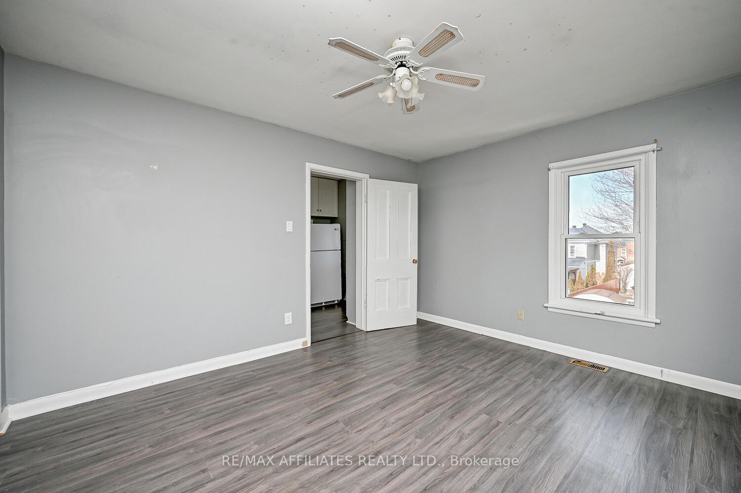 Photo 9 of 160 Chambers Street, Smiths Falls — HOMEH