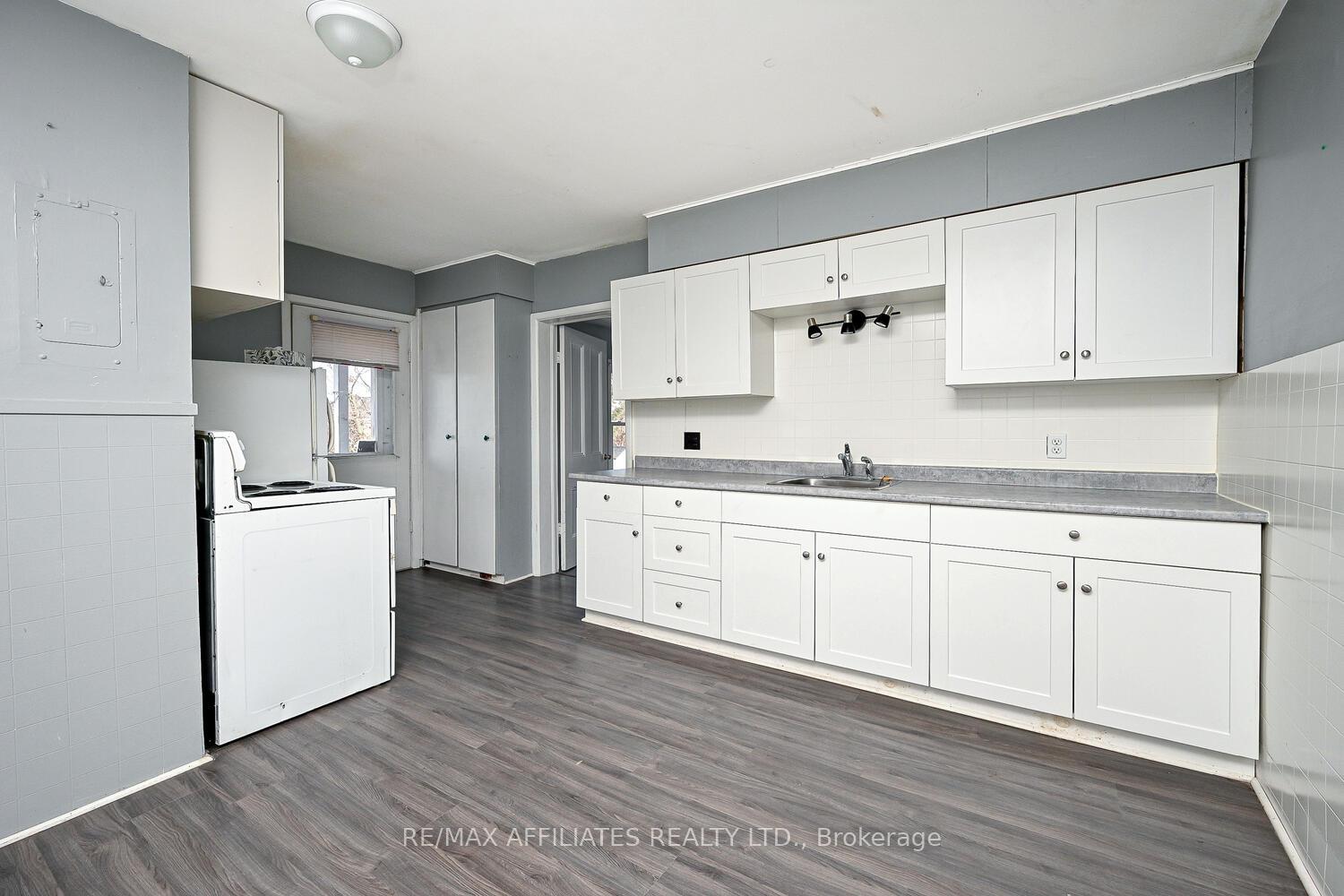 Photo 11 of 160 Chambers Street, Smiths Falls — HOMEH