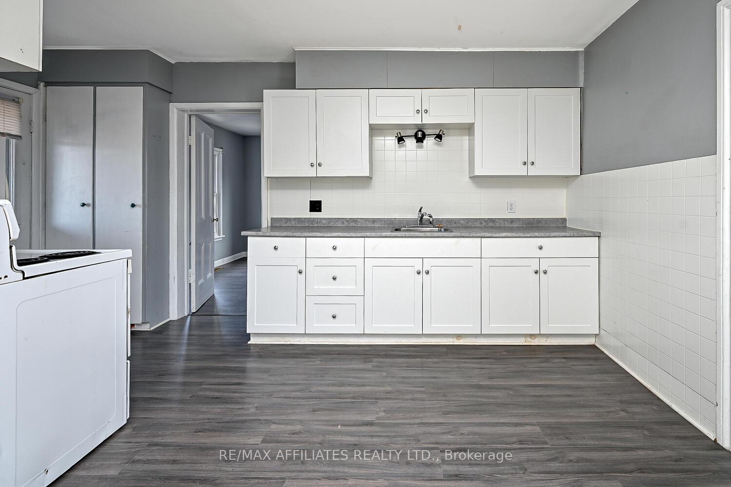 Photo 12 of 160 Chambers Street, Smiths Falls — HOMEH