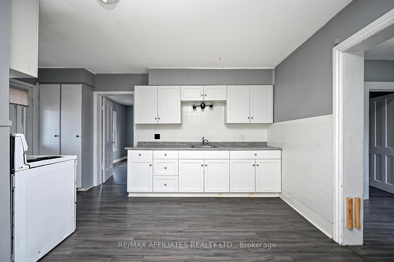 Photo 13 of 160 Chambers Street, Smiths Falls — HOMEH