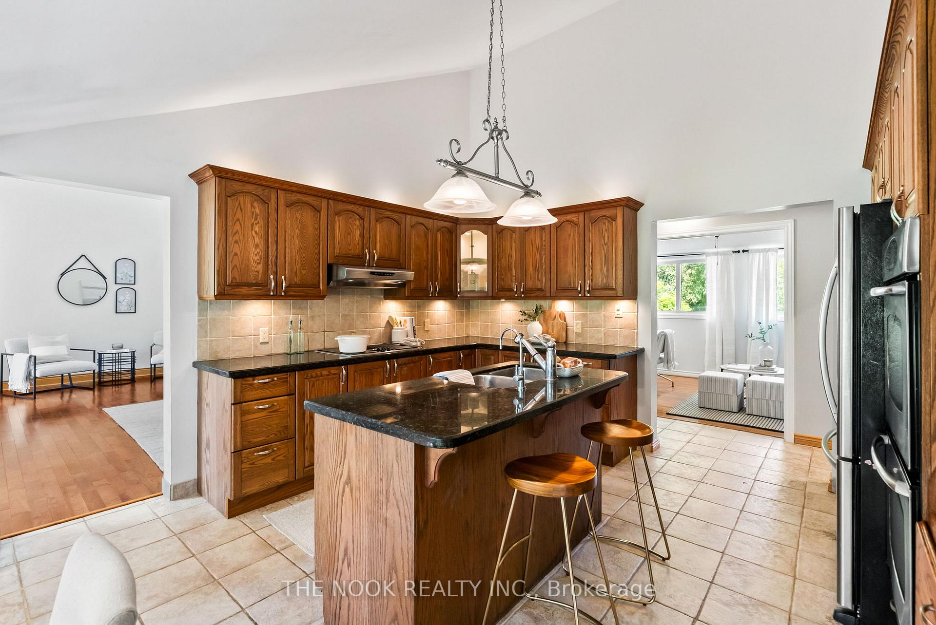 Photo 15 of 10 Stone Sound, Scugog, Port Perry — HOMEH