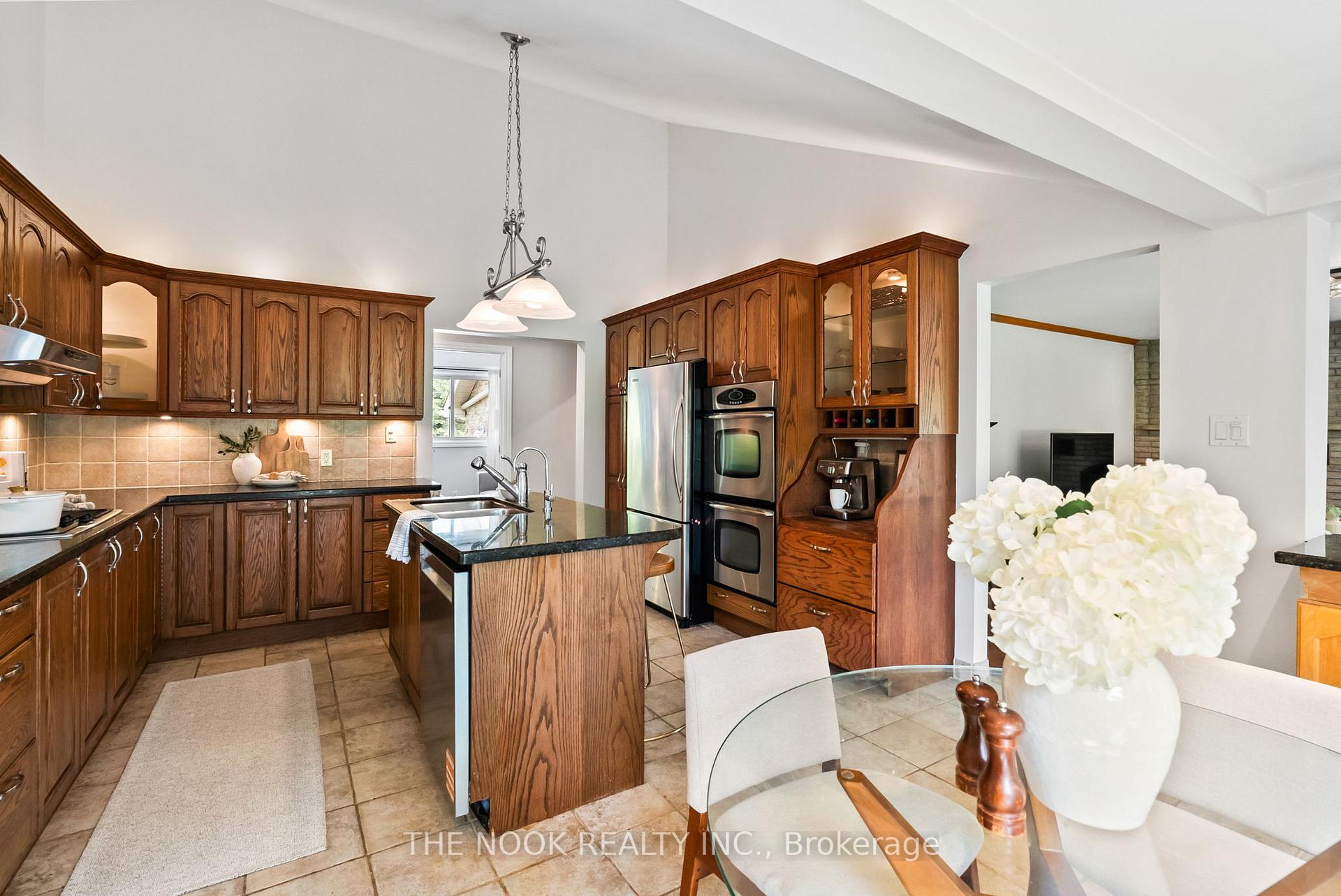 Photo 18 of 10 Stone Sound, Scugog, Port Perry — HOMEH