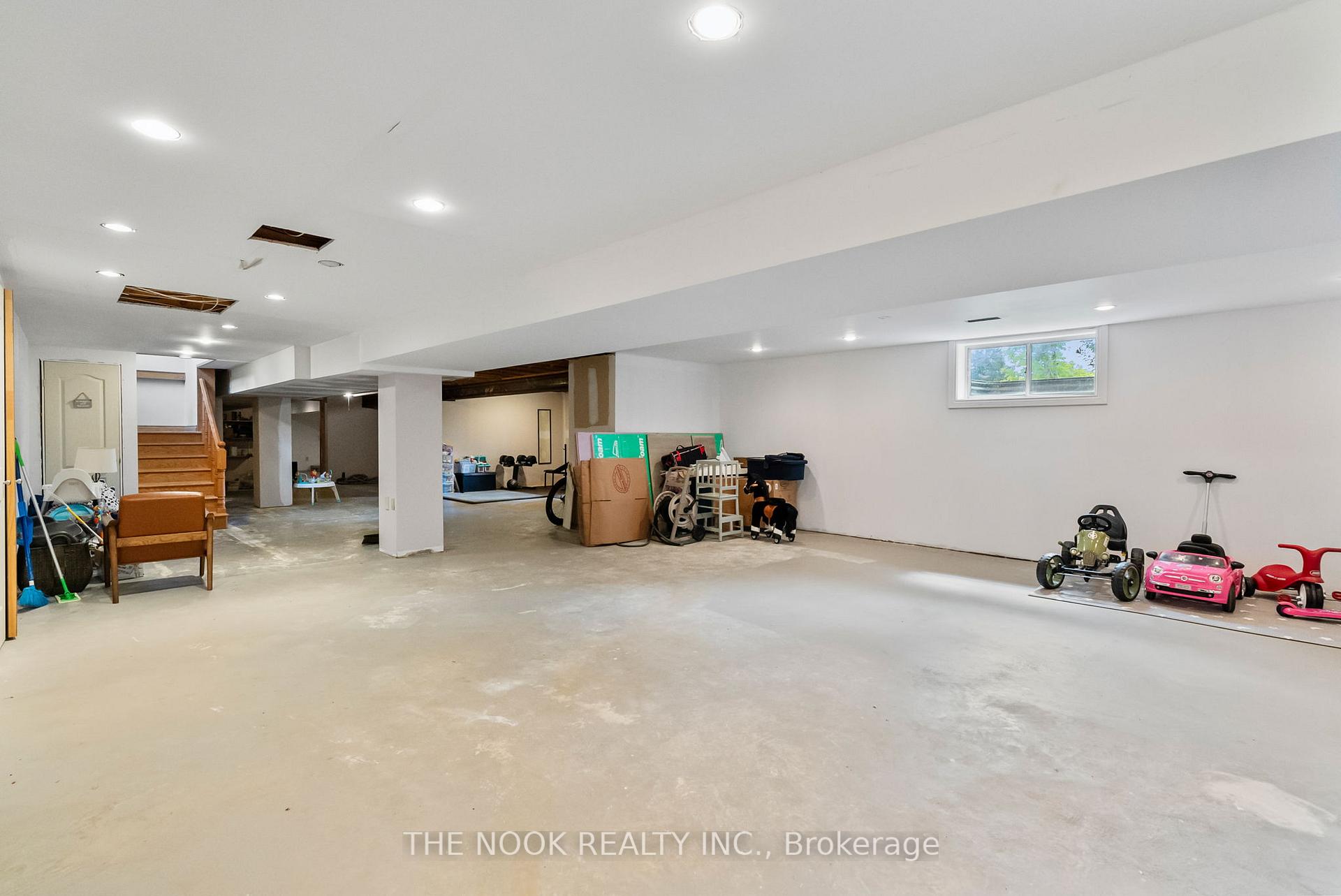 Photo 39 of 10 Stone Sound, Scugog, Port Perry — HOMEH