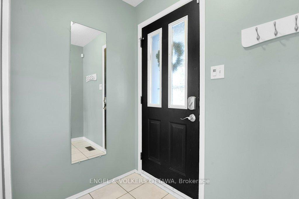Photo 5 of 8 Monterey Drive, Ottawa, Briargreen — HOMEH