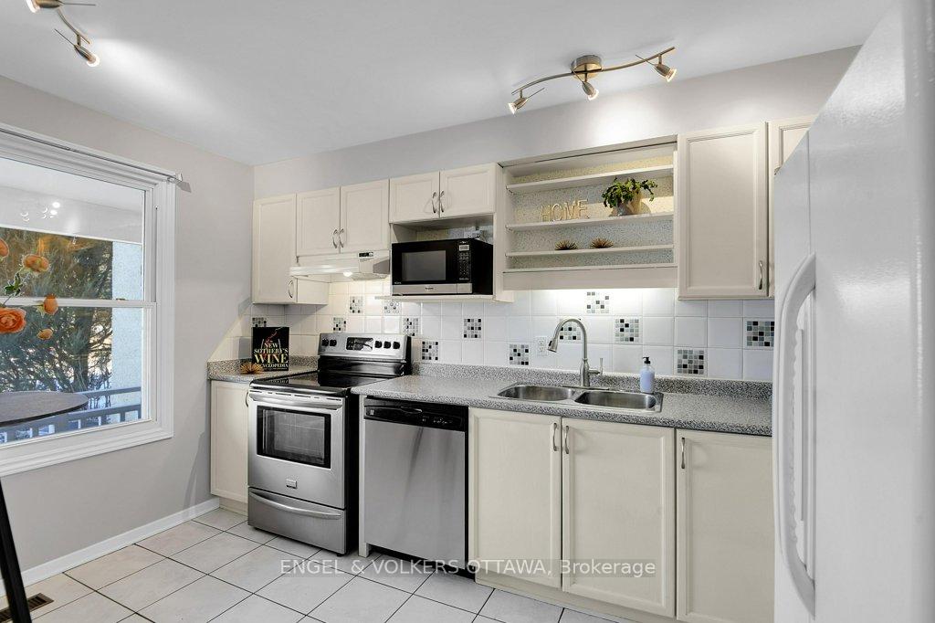 Photo 15 of 8 Monterey Drive, Ottawa, Briargreen — HOMEH