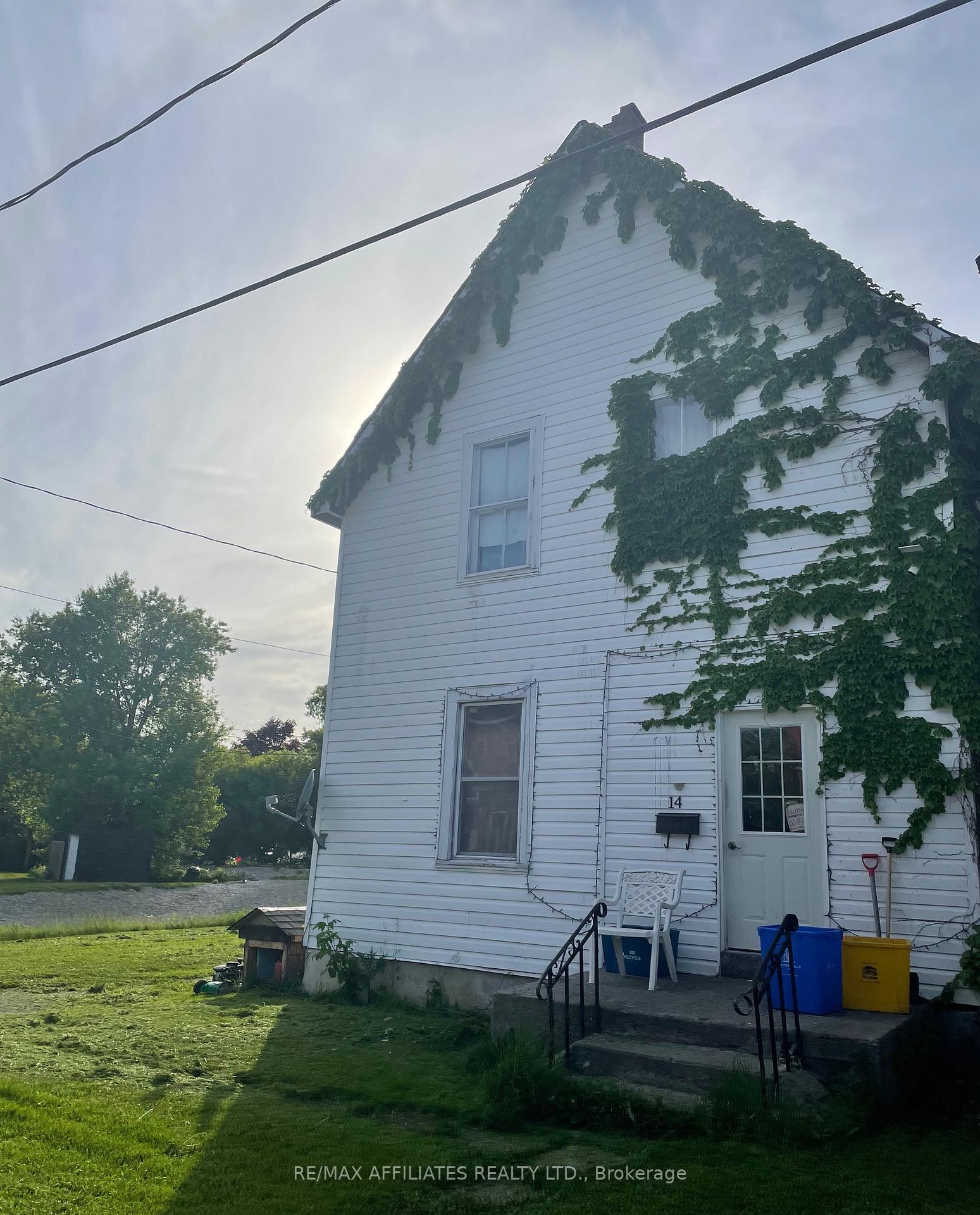 Photo 5 of 14 Lanark Street, Smiths Falls — HOMEH