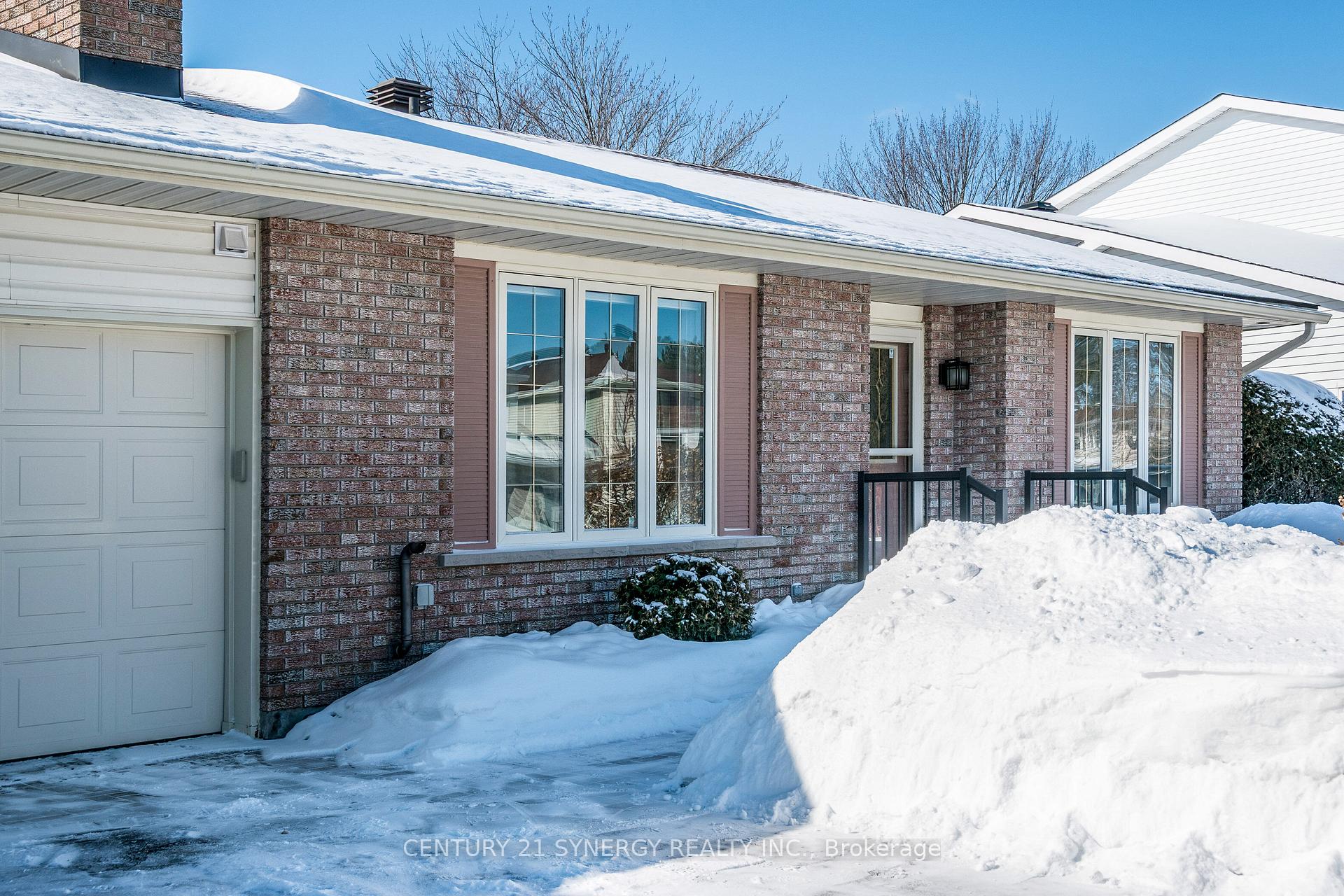 Photo 2 of 7 Ardell Grove S, Ottawa, Craig Henry/Woodvale — HOMEH