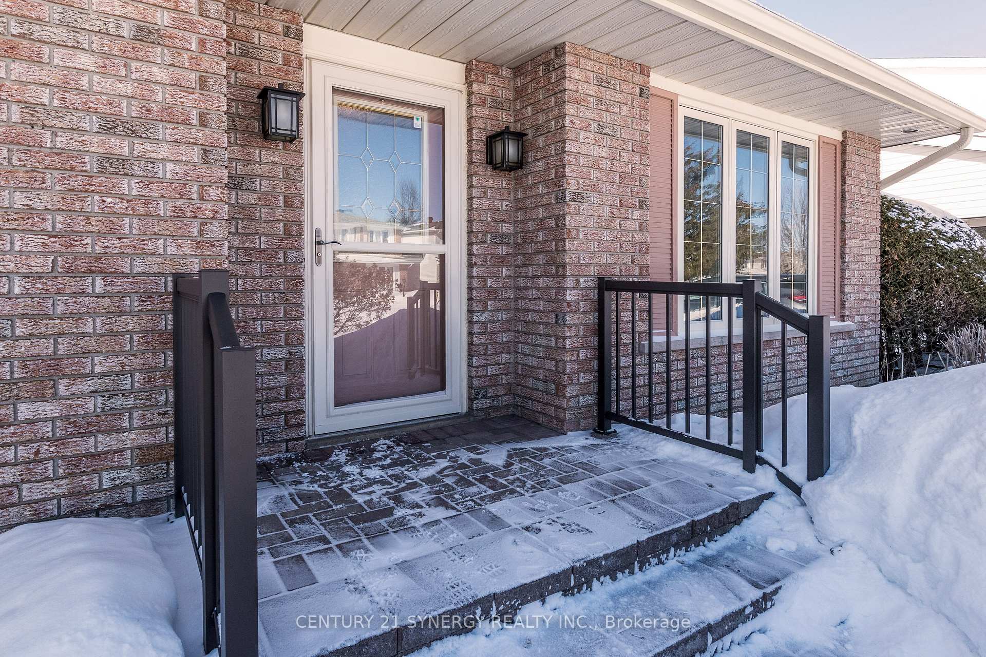 Photo 3 of 7 Ardell Grove S, Ottawa, Craig Henry/Woodvale — HOMEH