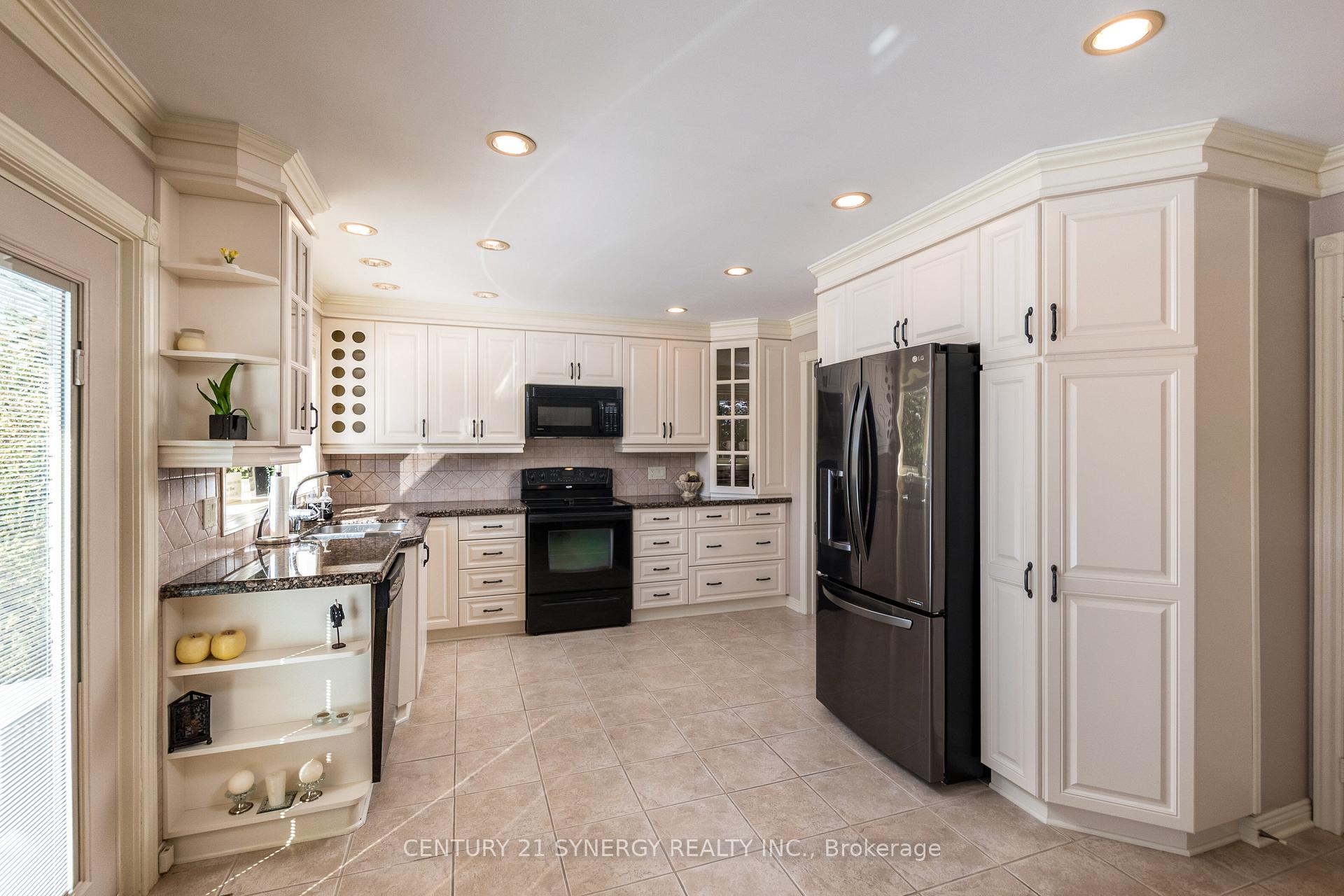 Photo 10 of 7 Ardell Grove S, Ottawa, Craig Henry/Woodvale — HOMEH
