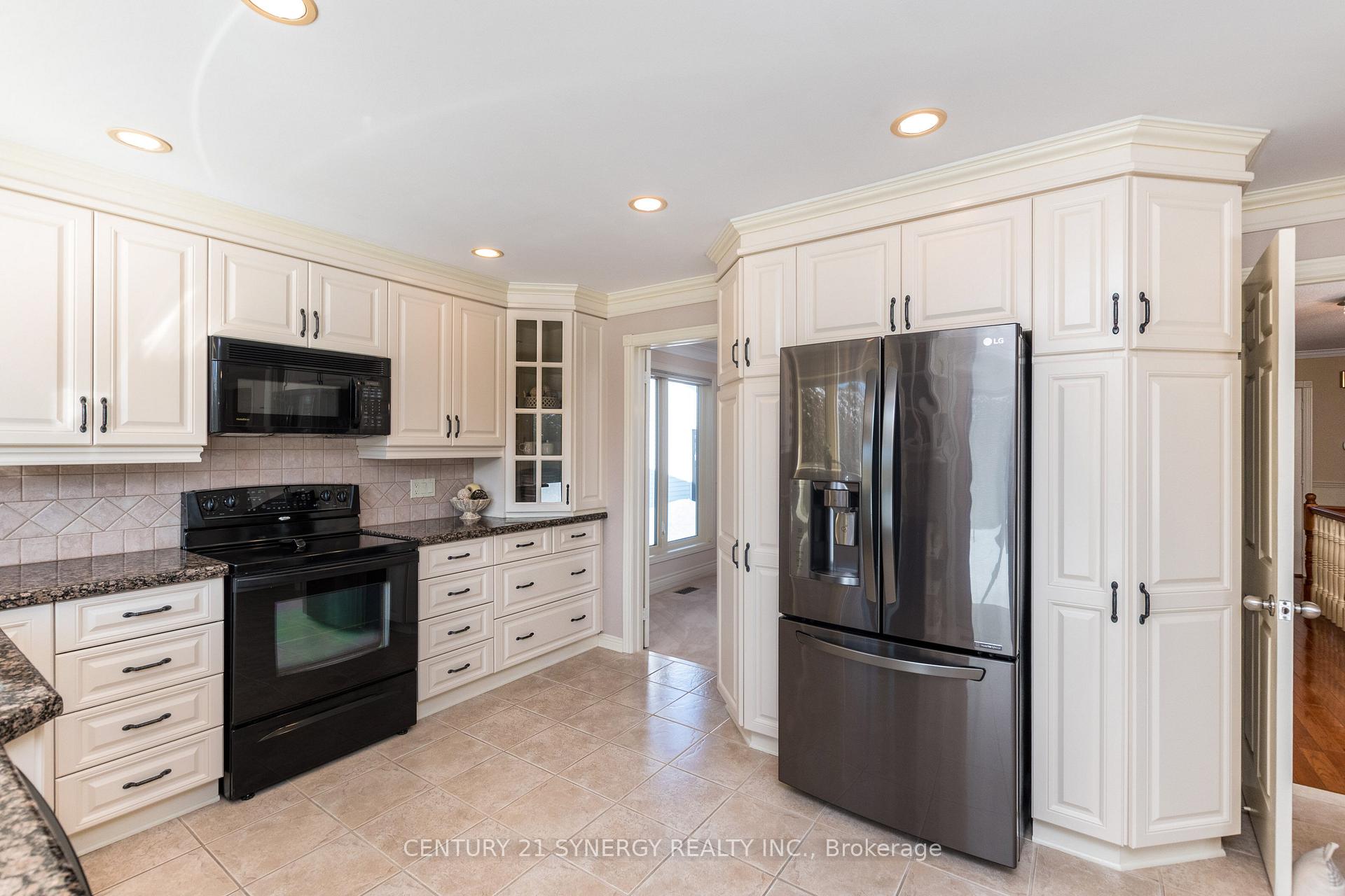 Photo 12 of 7 Ardell Grove S, Ottawa, Craig Henry/Woodvale — HOMEH