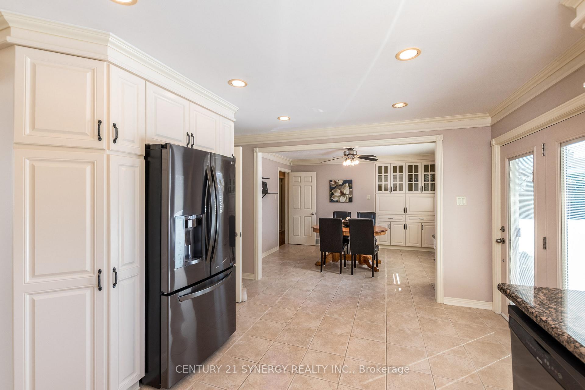 Photo 14 of 7 Ardell Grove S, Ottawa, Craig Henry/Woodvale — HOMEH