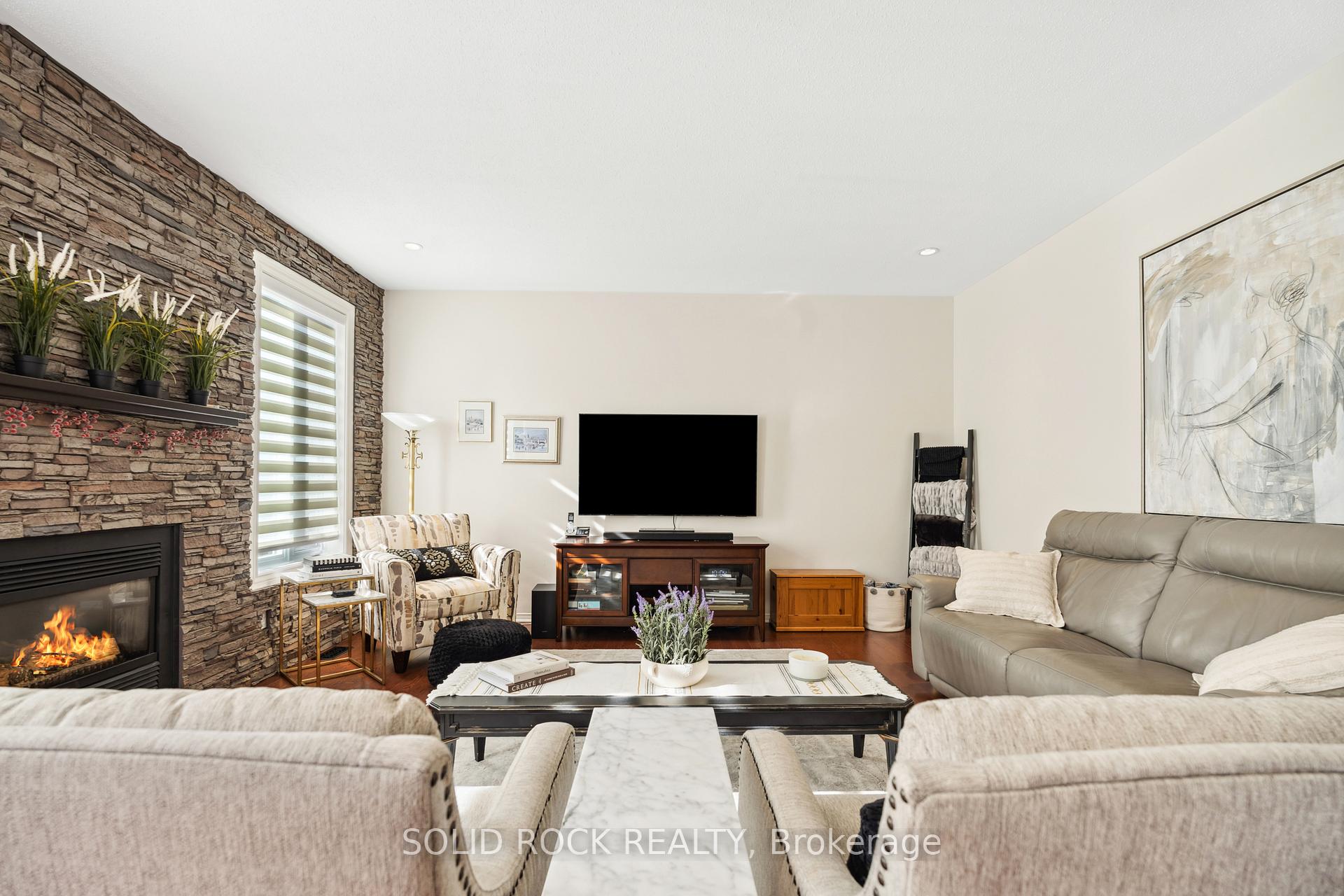Photo 4 of 18 Manorgate Place, Ottawa, Craig Henry/Woodvale — HOMEH