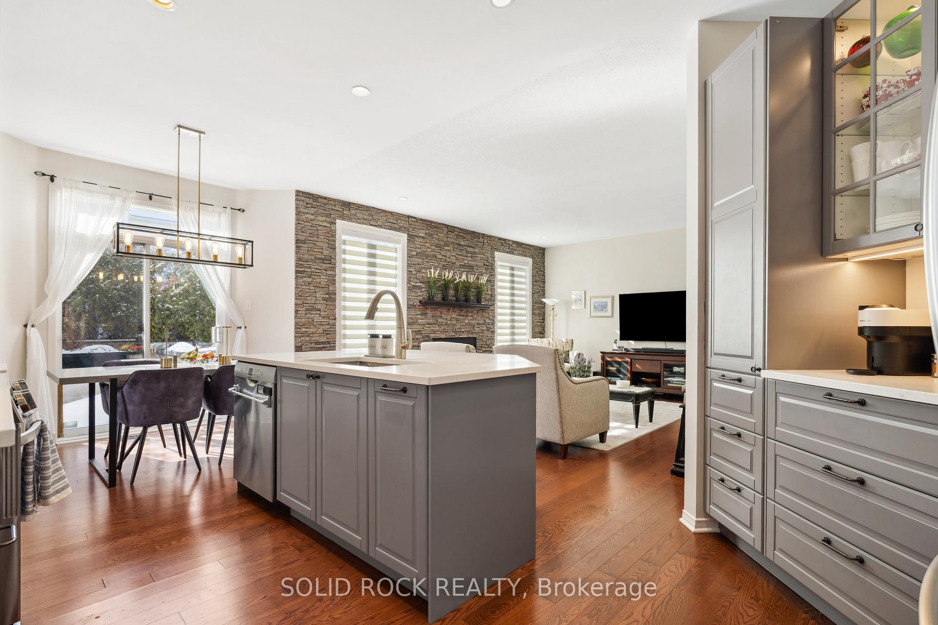 Photo 10 of 18 Manorgate Place, Ottawa, Craig Henry/Woodvale — HOMEH