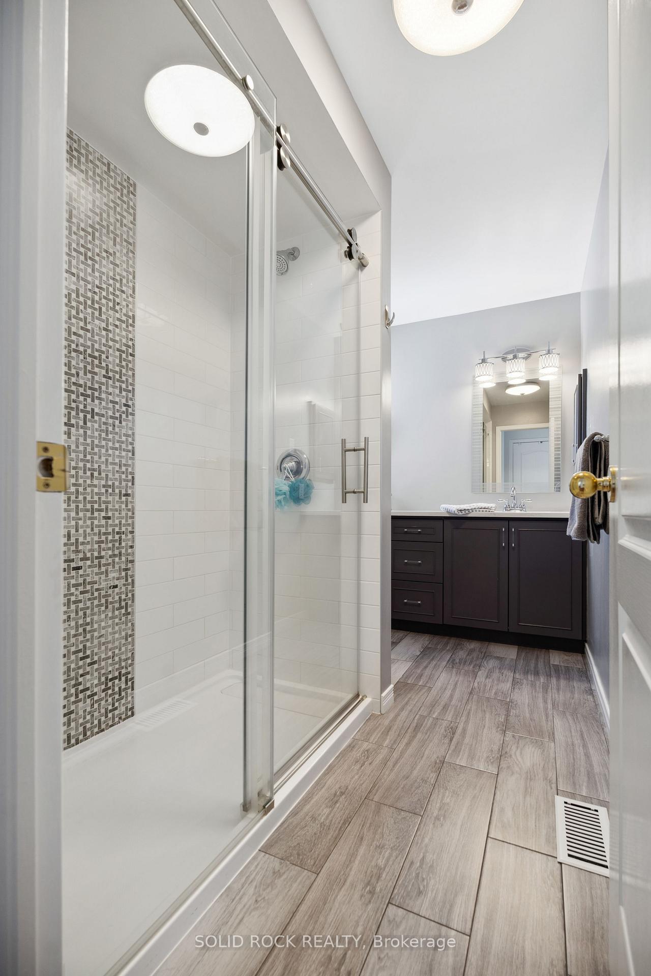 Photo 19 of 18 Manorgate Place, Ottawa, Craig Henry/Woodvale — HOMEH