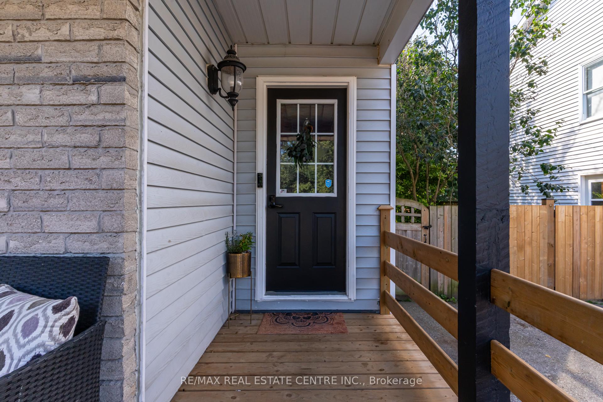 Photo 4 of 521 Pineview Gardens, Shelburne — HOMEH