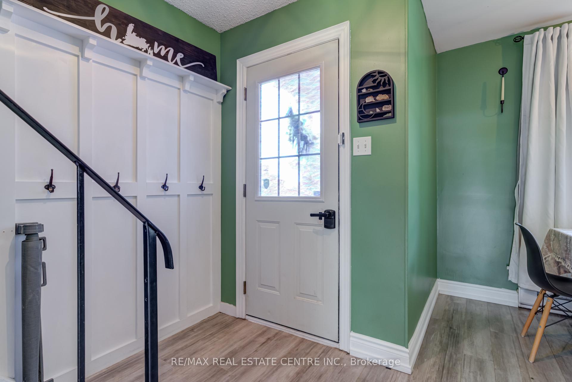 Photo 5 of 521 Pineview Gardens, Shelburne — HOMEH
