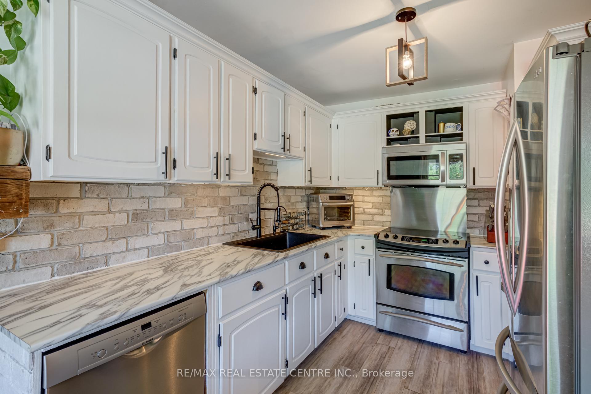 Photo 8 of 521 Pineview Gardens, Shelburne — HOMEH