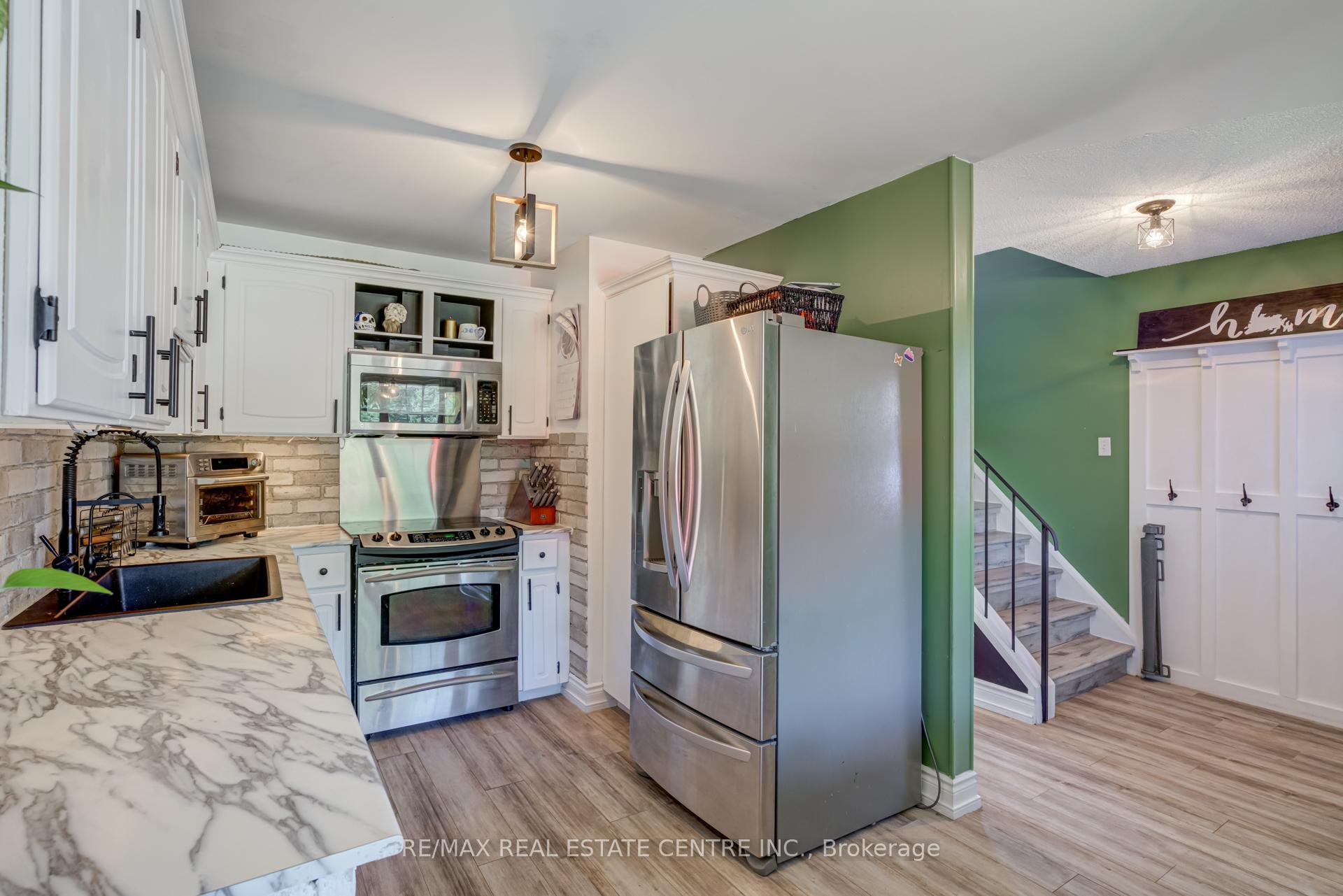 Photo 9 of 521 Pineview Gardens, Shelburne — HOMEH
