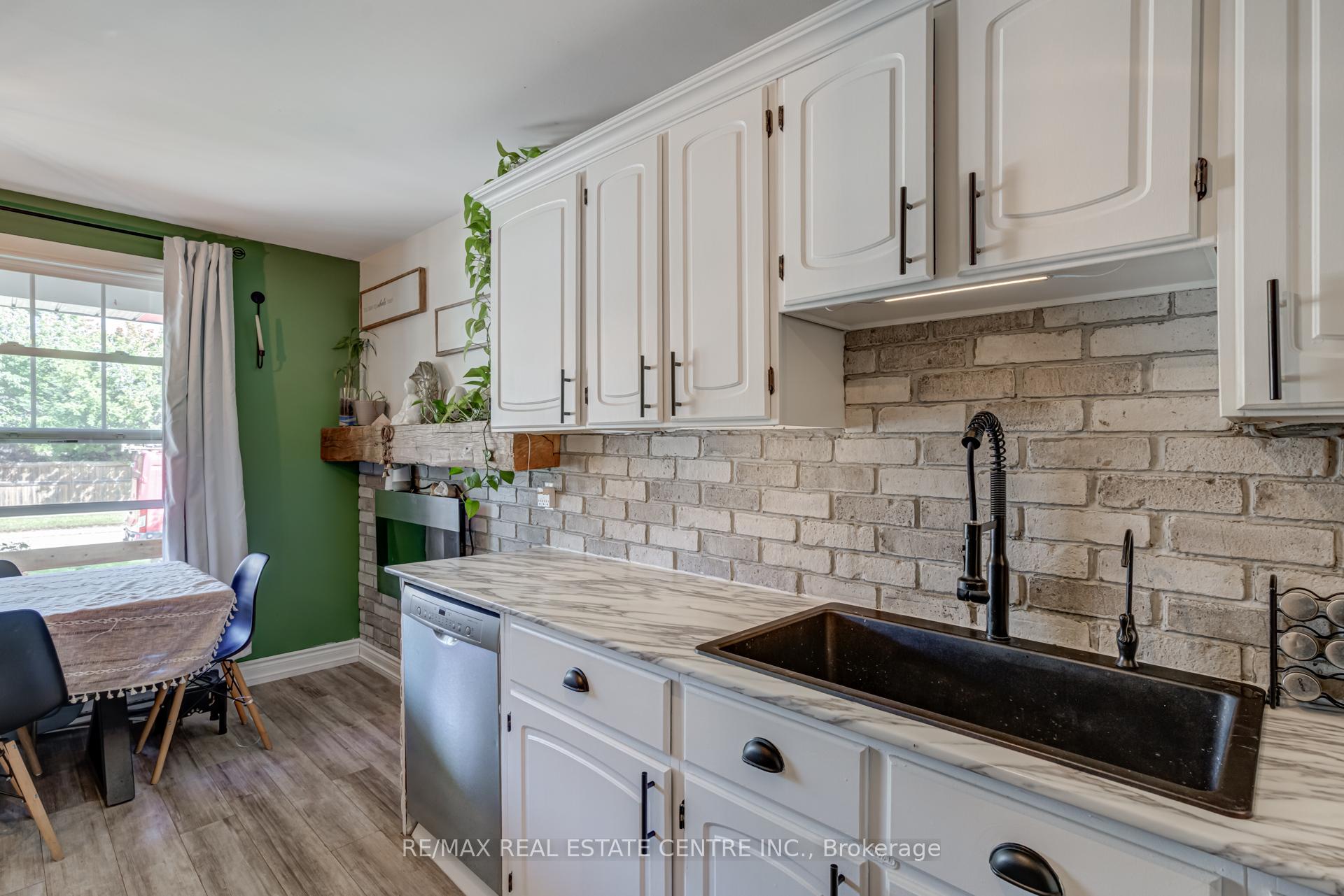 Photo 11 of 521 Pineview Gardens, Shelburne — HOMEH
