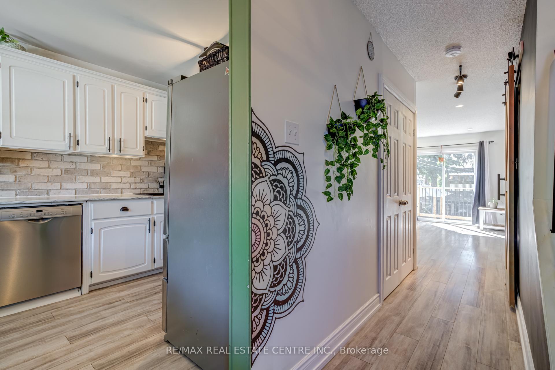 Photo 12 of 521 Pineview Gardens, Shelburne — HOMEH