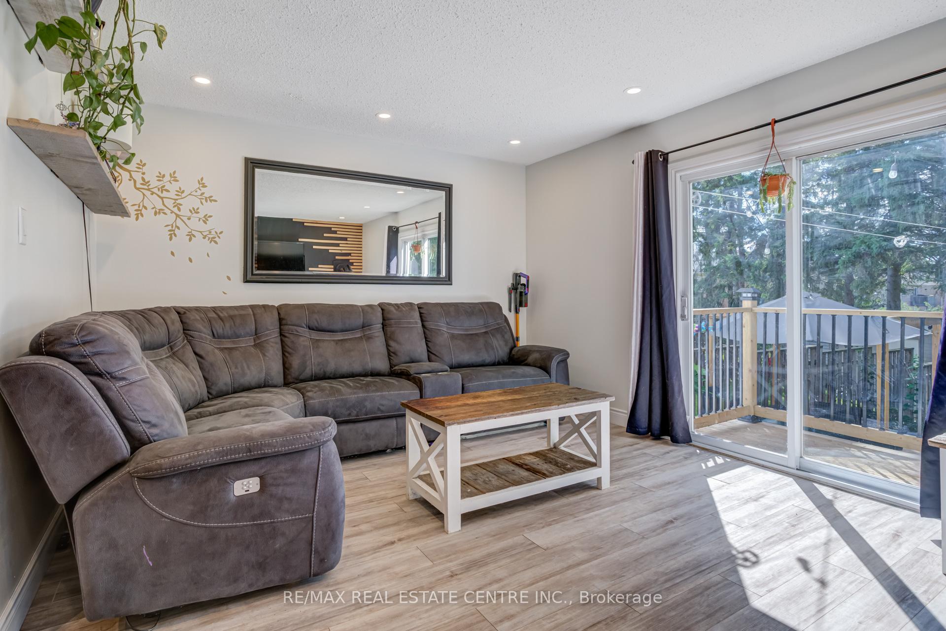 Photo 15 of 521 Pineview Gardens, Shelburne — HOMEH
