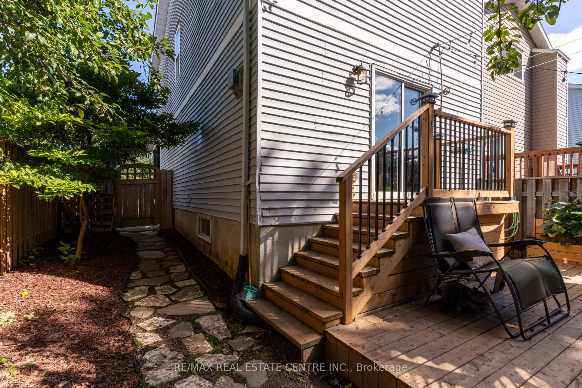 Photo 17 of 521 Pineview Gardens, Shelburne — HOMEH