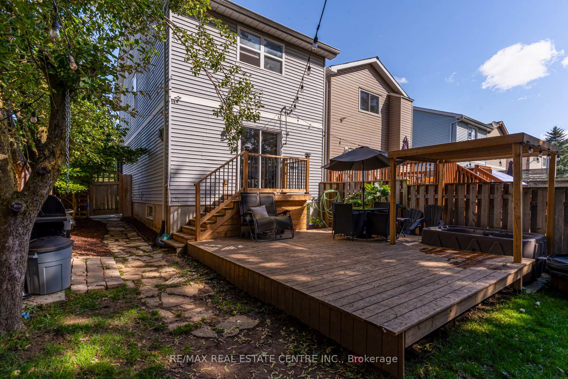 Photo 19 of 521 Pineview Gardens, Shelburne — HOMEH