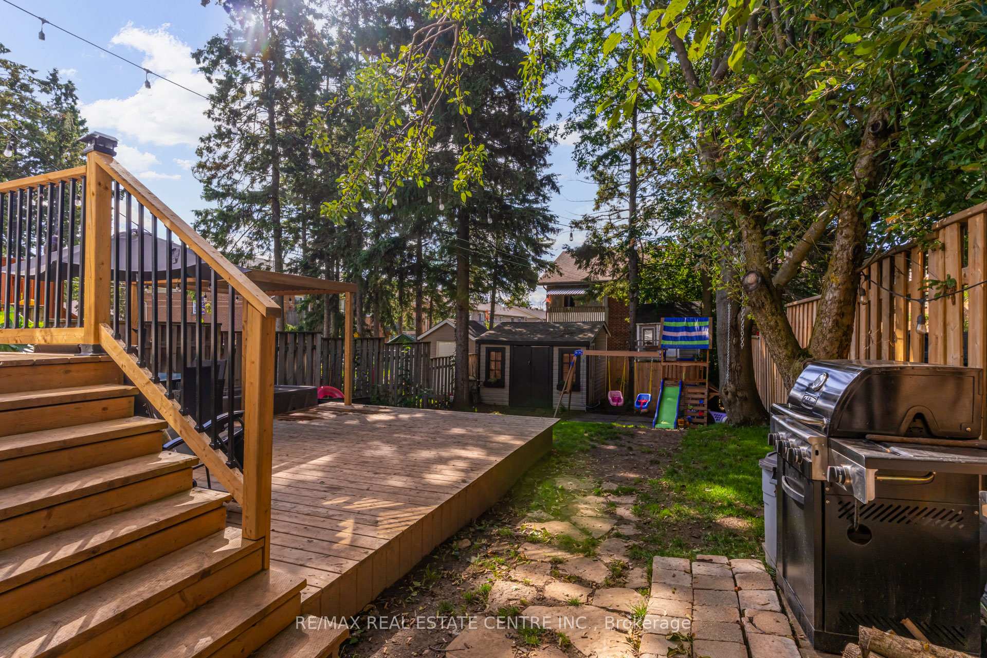 Photo 20 of 521 Pineview Gardens, Shelburne — HOMEH