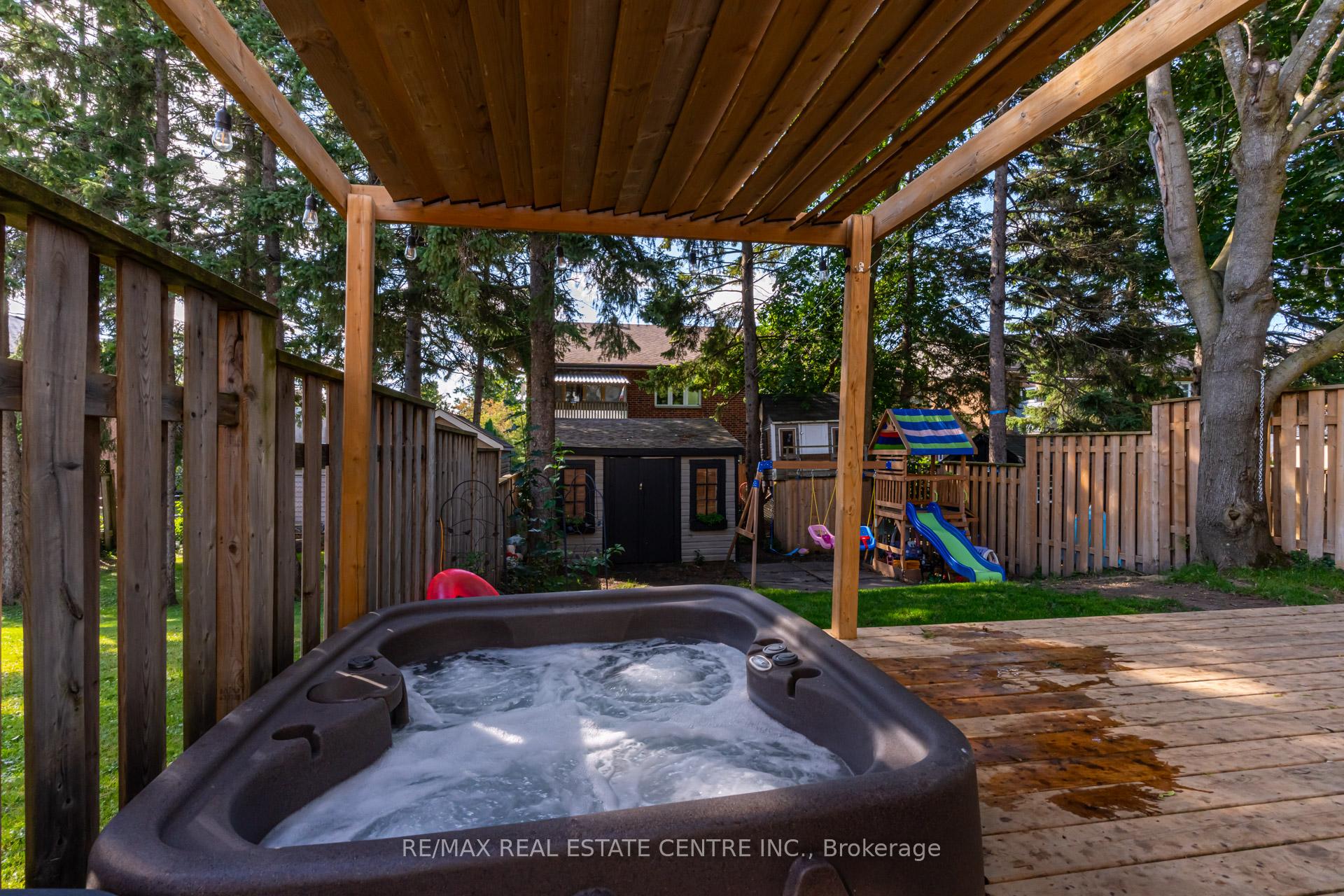 Photo 22 of 521 Pineview Gardens, Shelburne — HOMEH