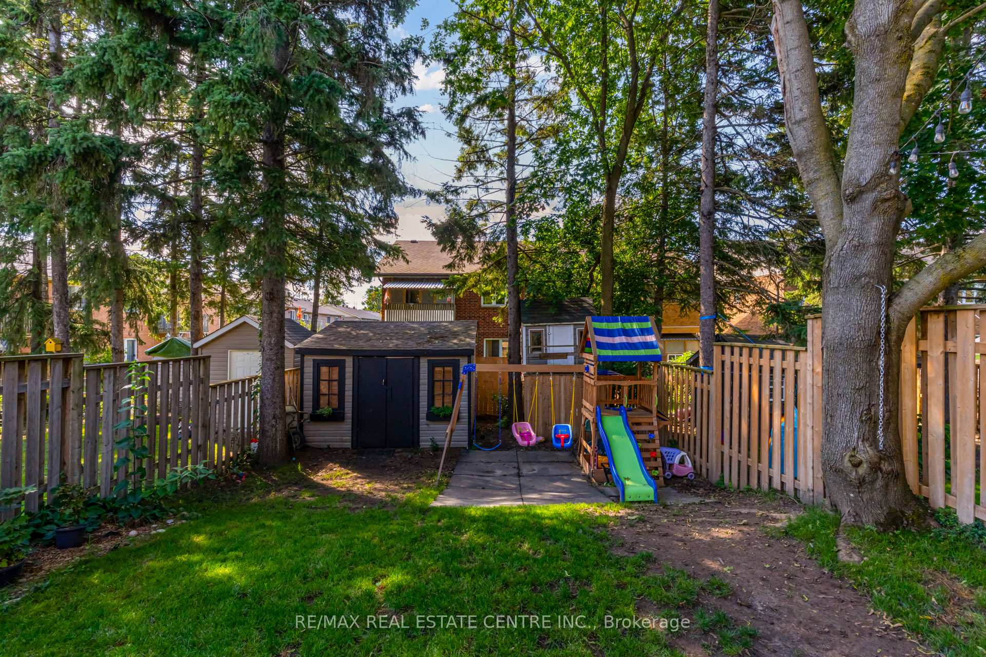 Photo 23 of 521 Pineview Gardens, Shelburne — HOMEH