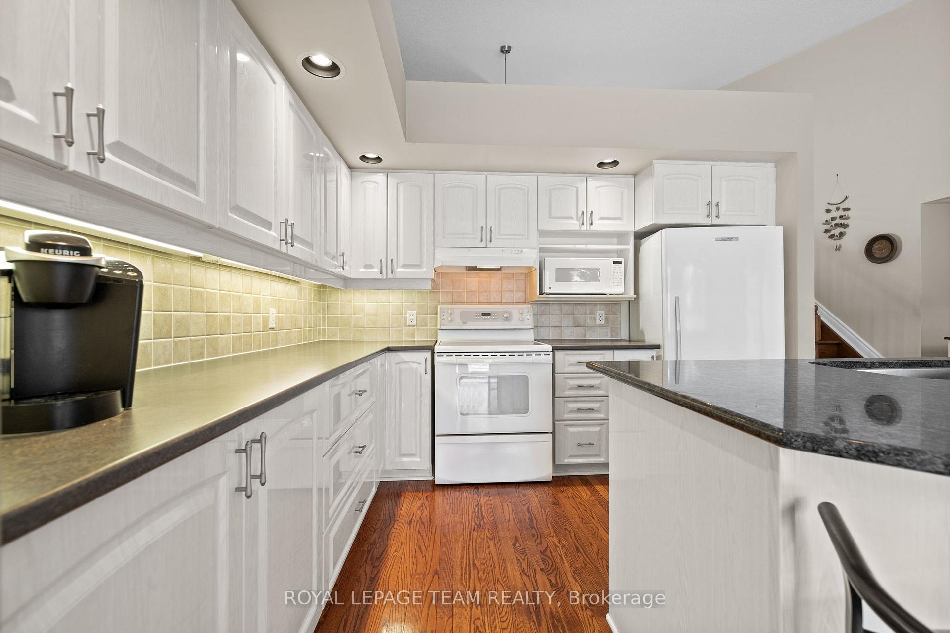 Photo 10 of 8 Bridlegate Place, Ottawa, Craig Henry/Woodvale — HOMEH