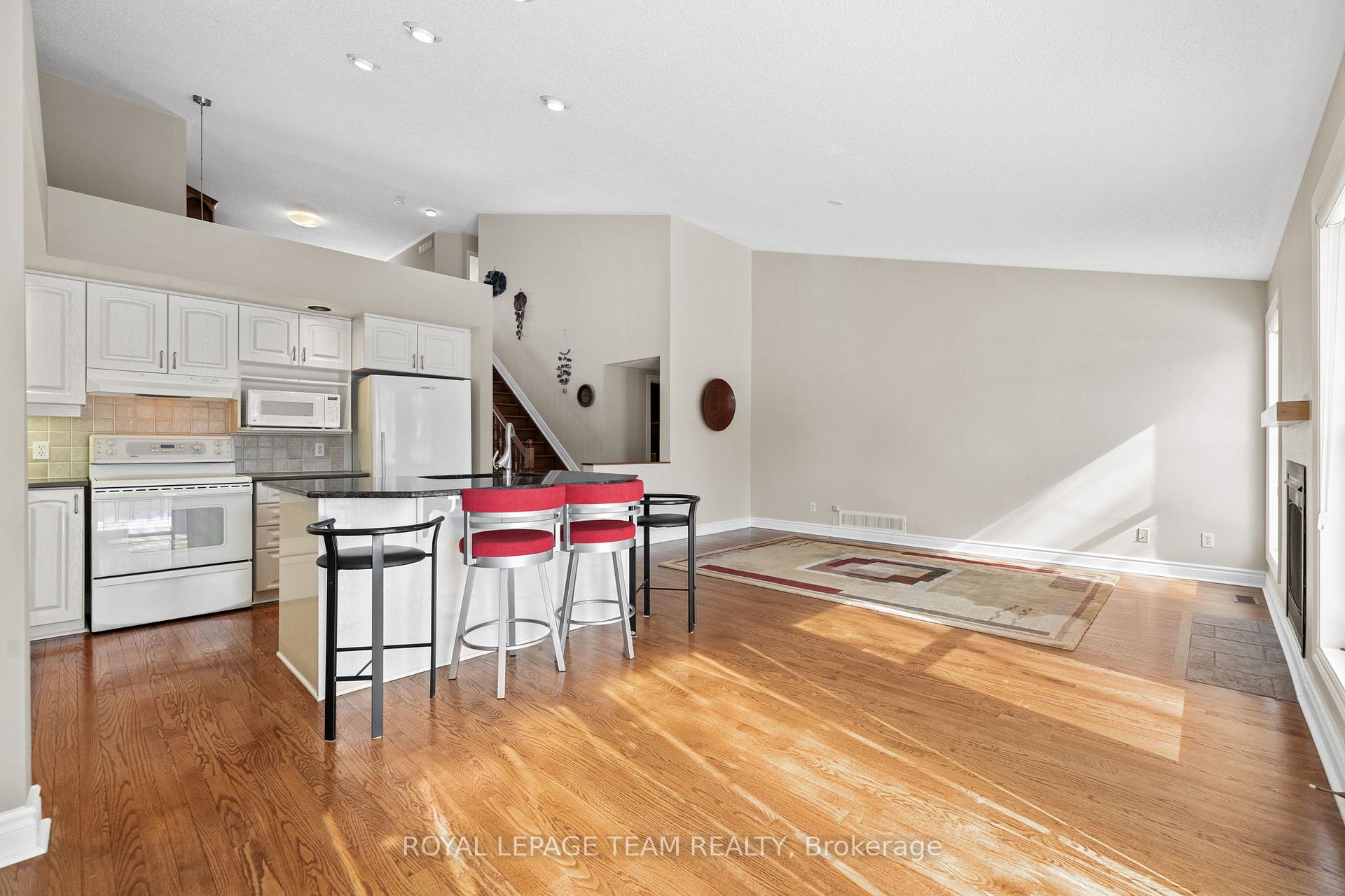 Photo 11 of 8 Bridlegate Place, Ottawa, Craig Henry/Woodvale — HOMEH