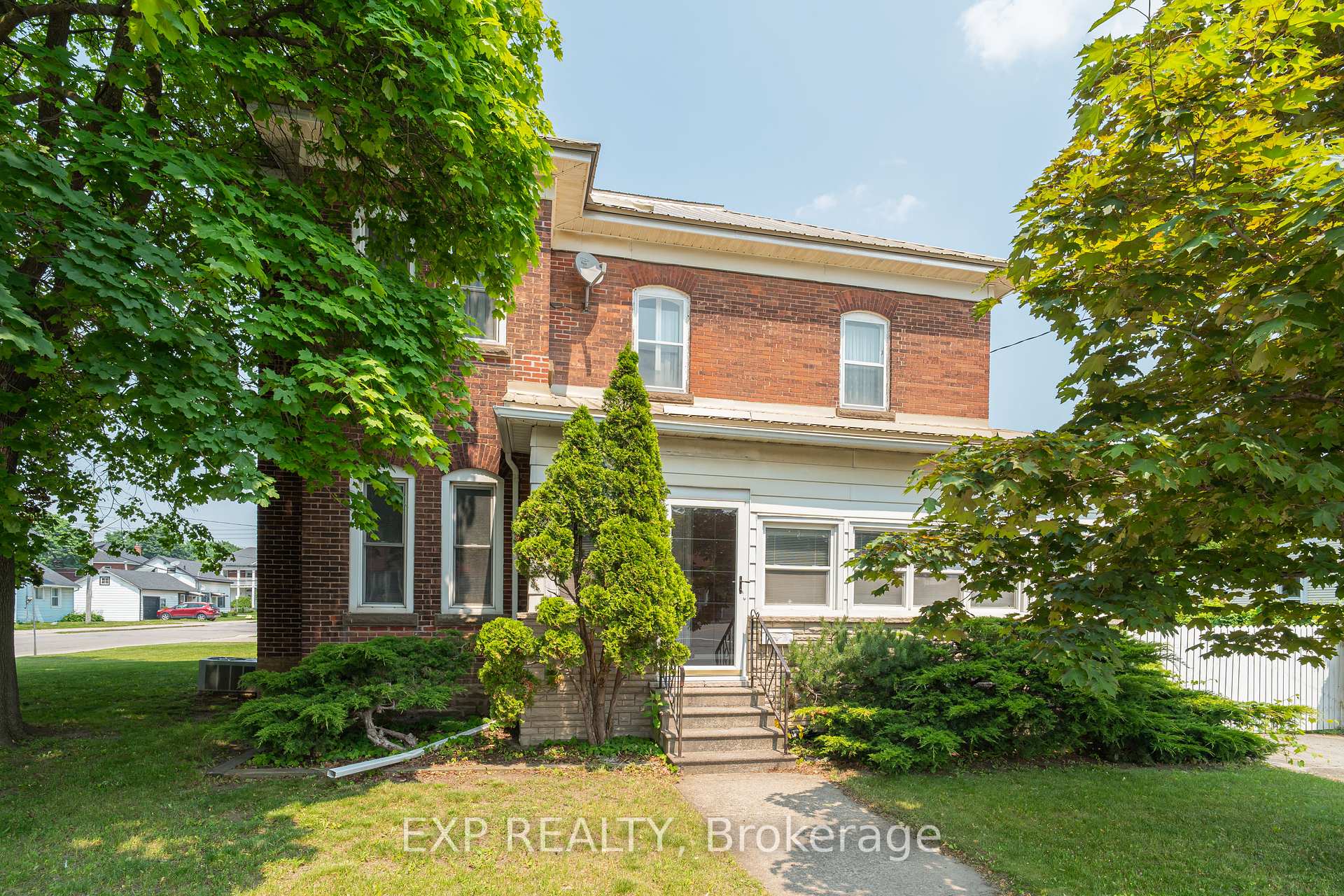 Front of 53 Elmsley Street N