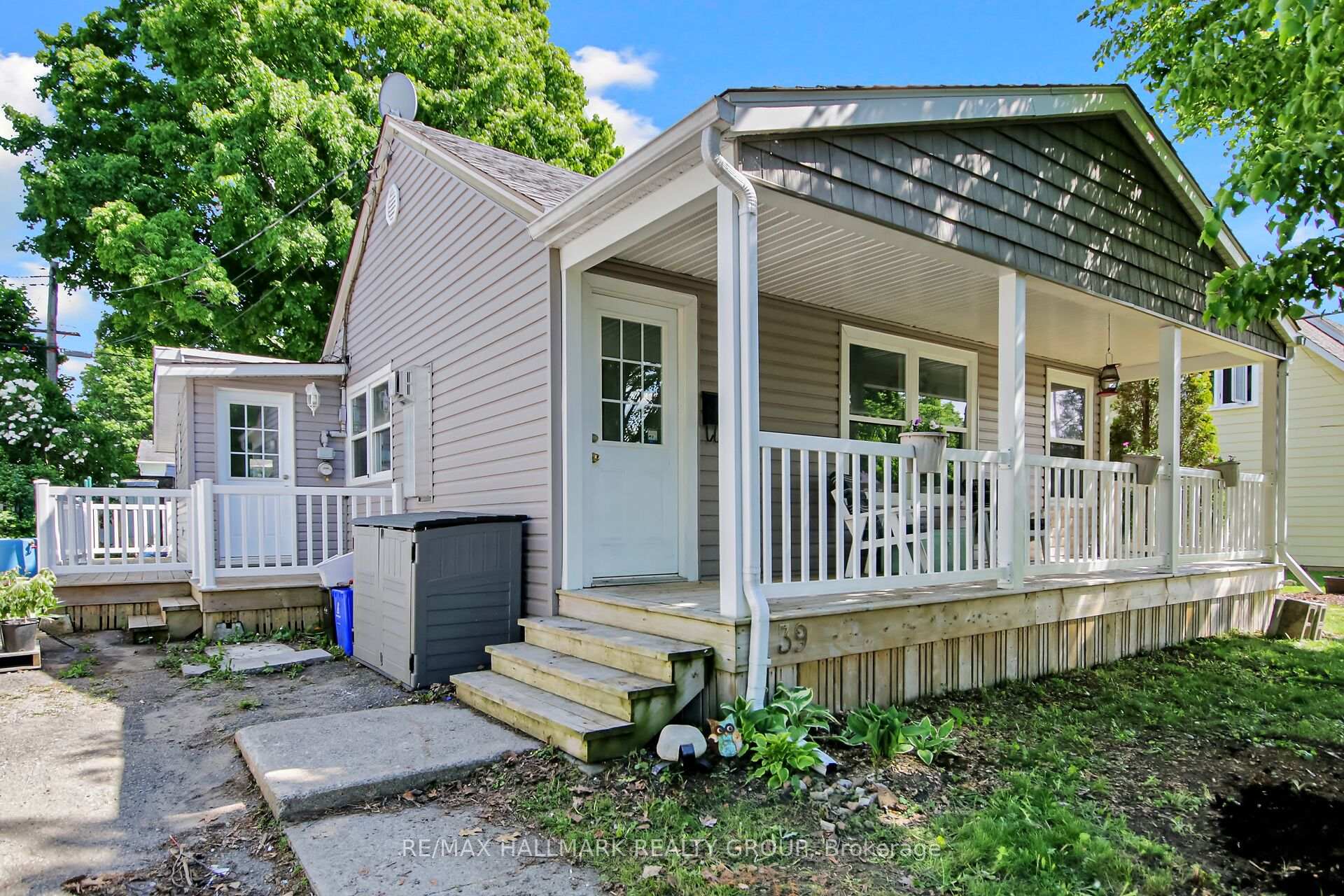 Photo 2 of 39 Beech Street, Smiths Falls — HOMEH